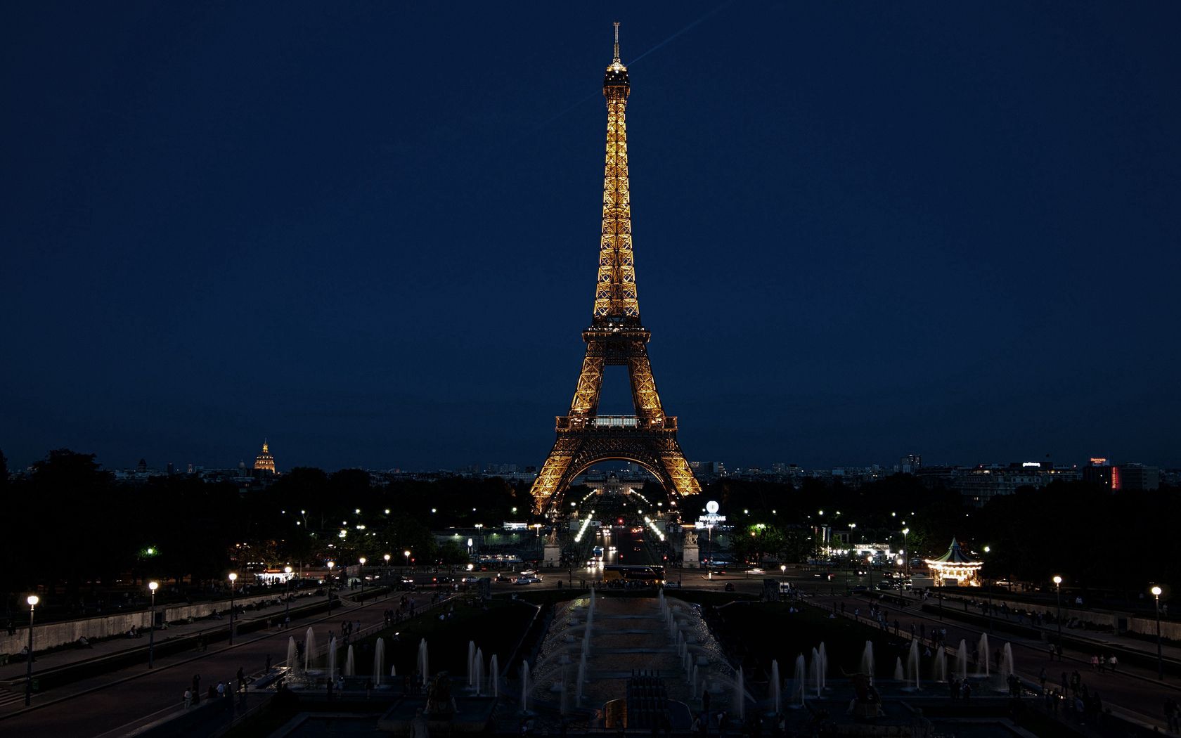 132932 скачать обои огни, город, париж, эйфелева башня, ночь, города, франция - заставки и картинки бесплатно