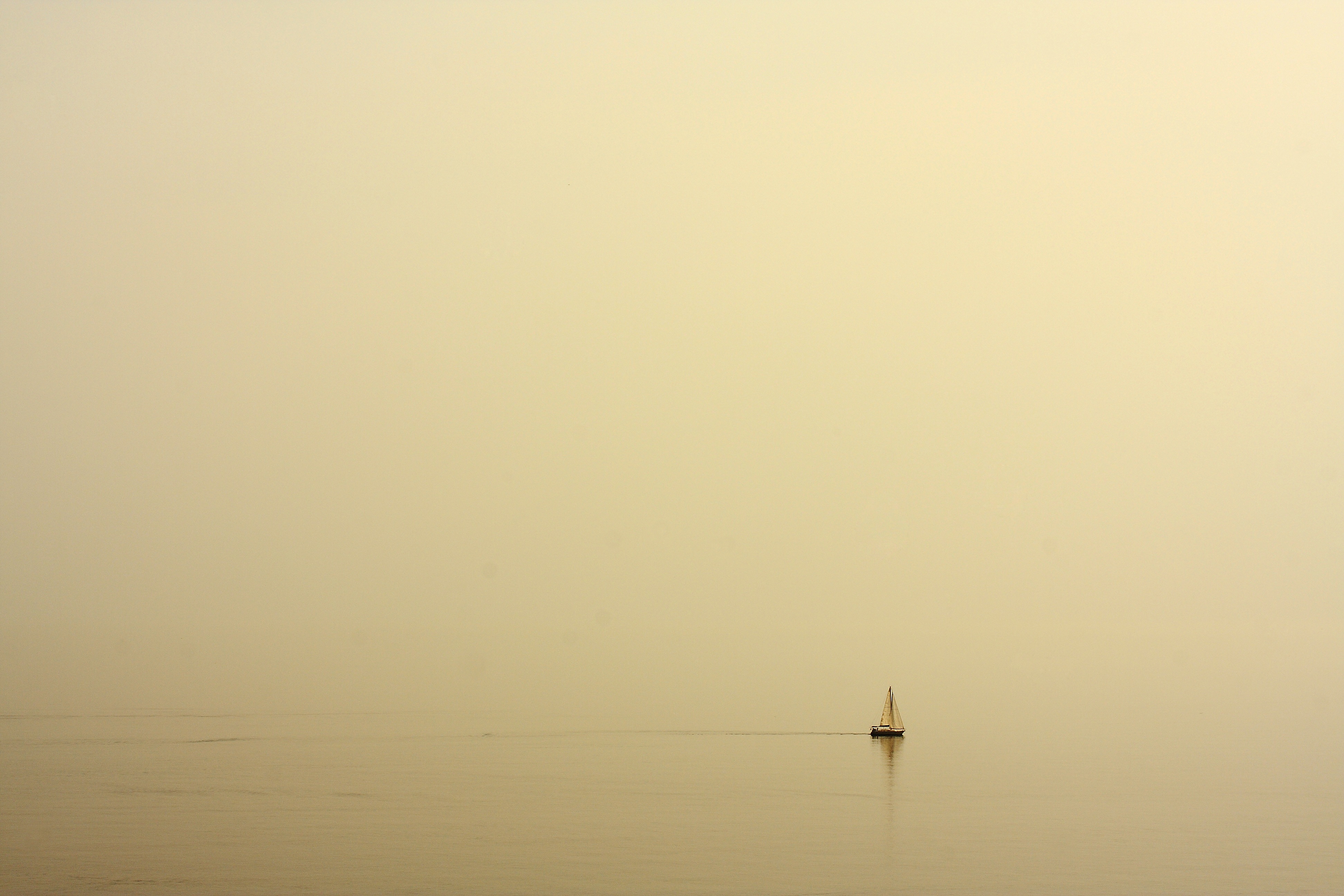 minimalism, alone, homogeneous, sea, fog, haze, sailboat, sailfish, lonely