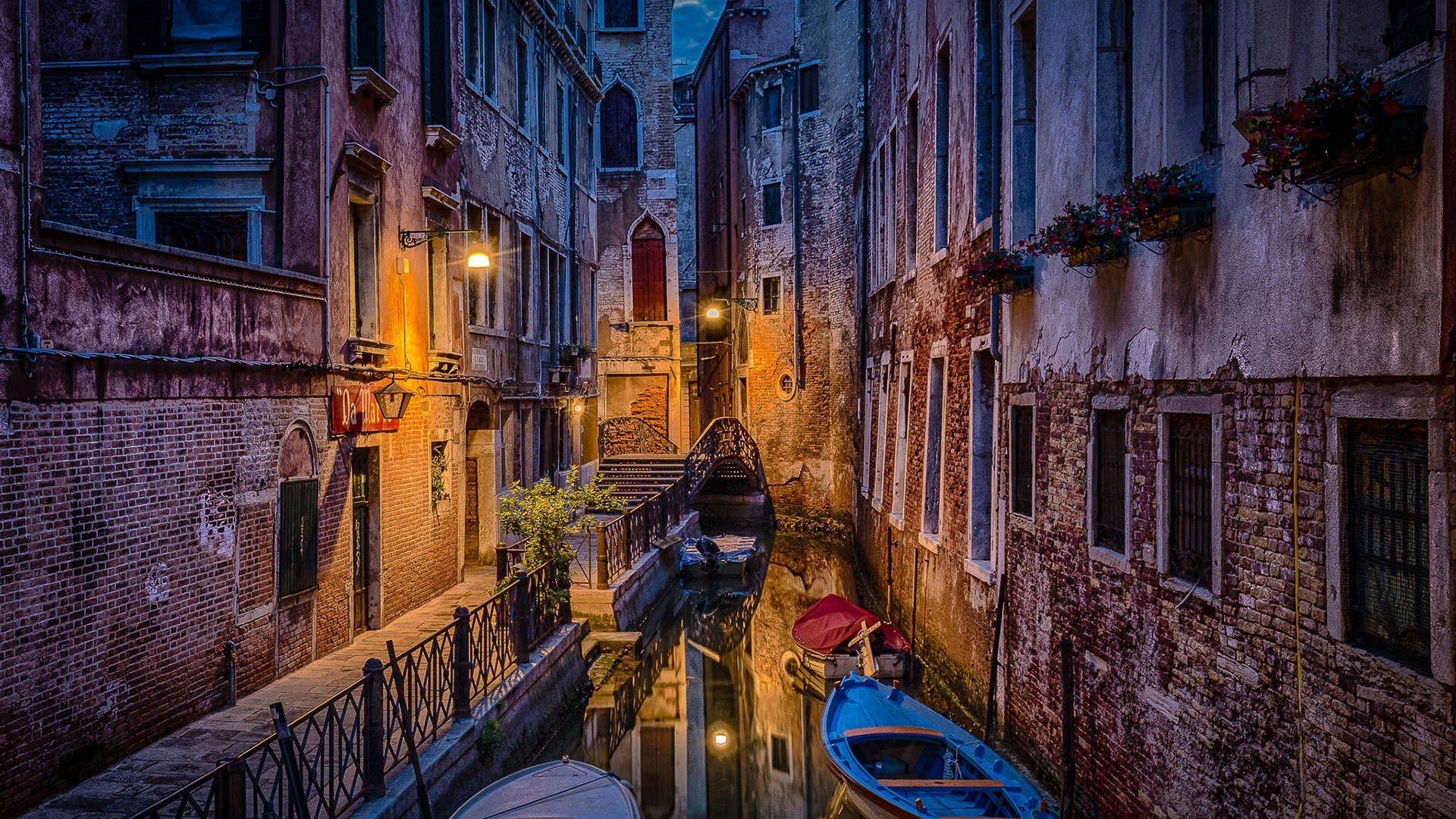 無料モバイル壁紙都市, 家, ヴェネツィア, 夜, マンメイド, 運河をダウンロードします。