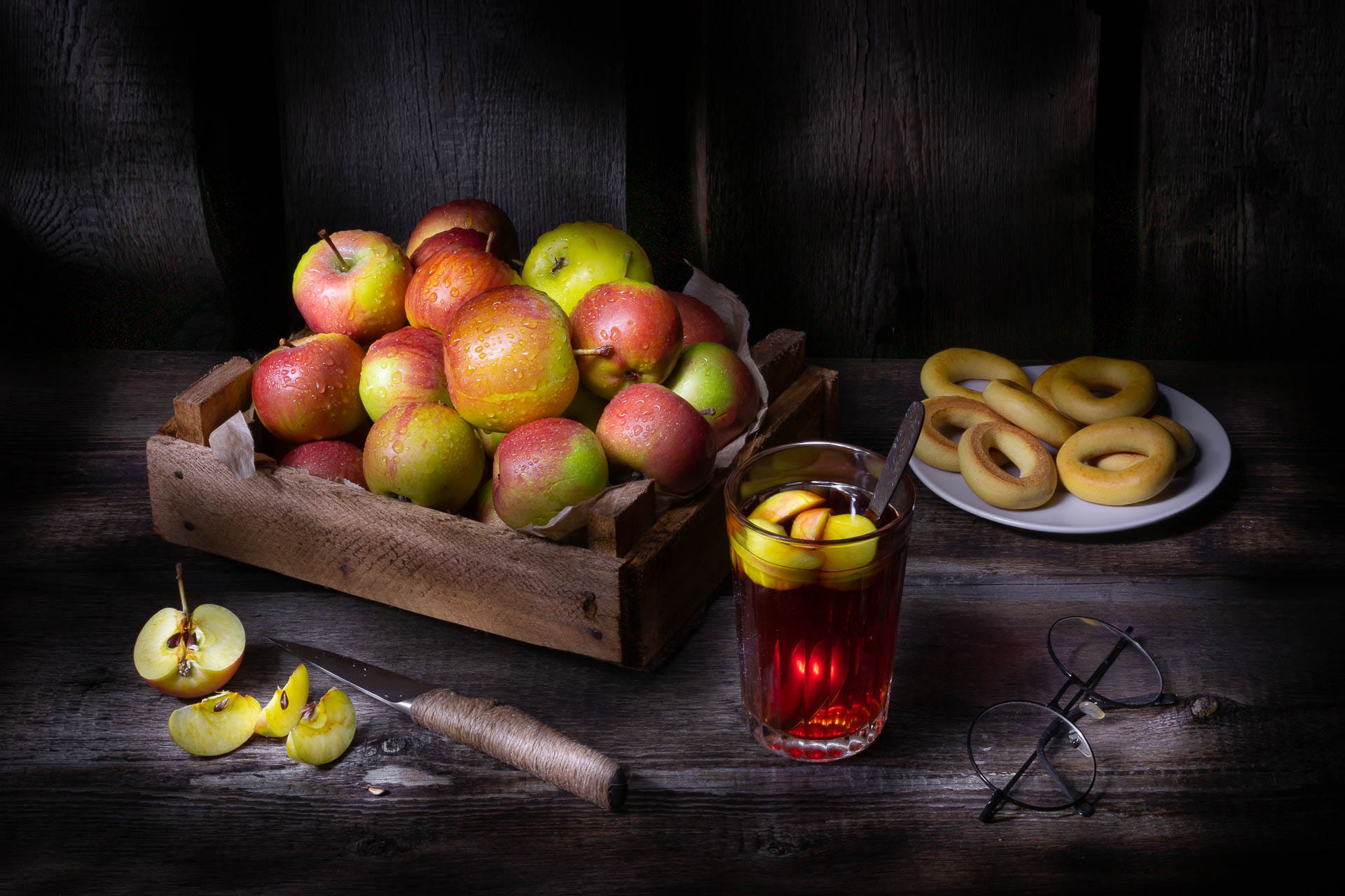 Download mobile wallpaper Fruits, Food, Apple, Still Life, Fruit, Drink for free.