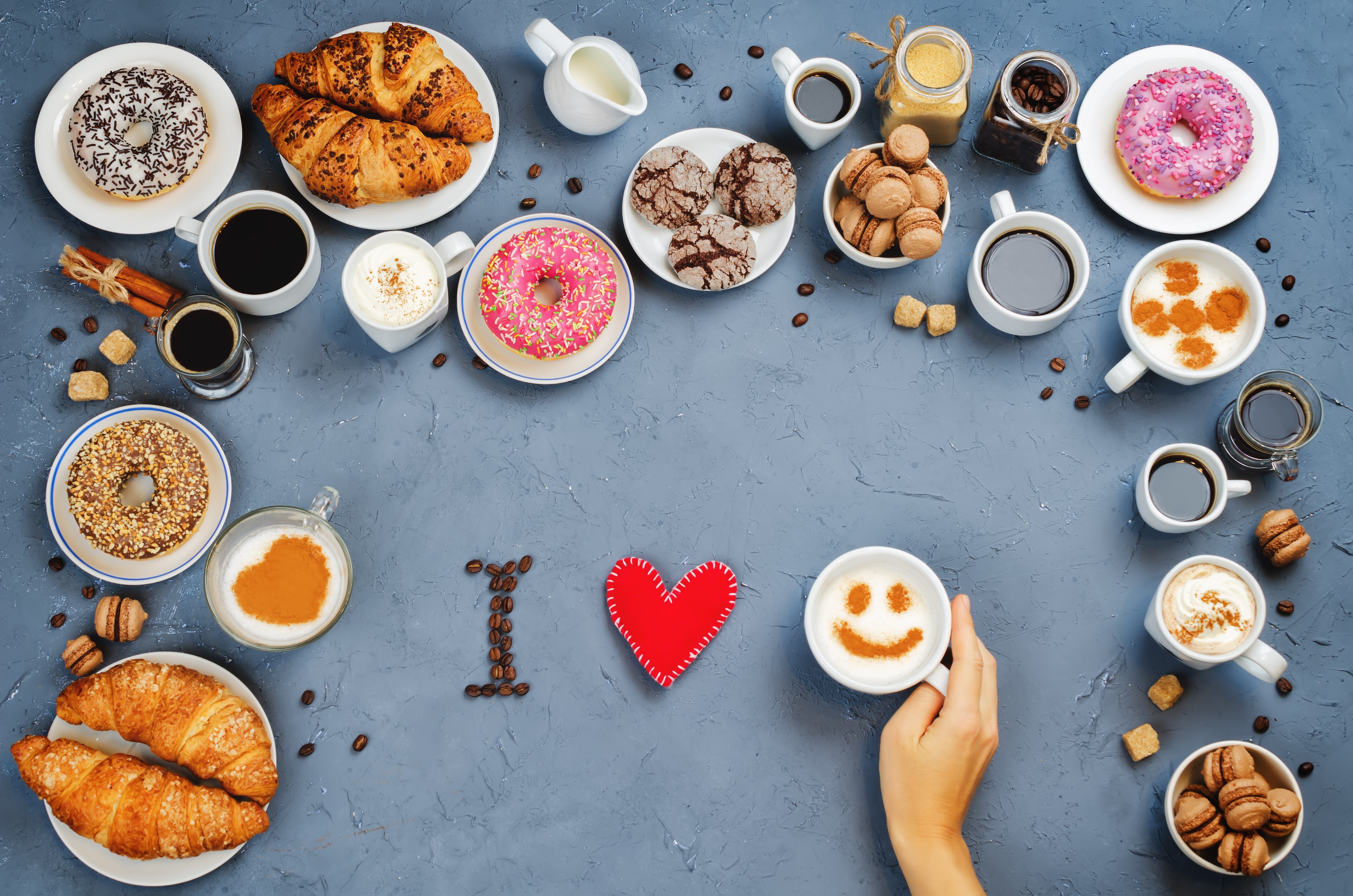 Handy-Wallpaper Croissant, Nahrungsmittel, Stillleben, Kaffee, Donut, Frühstuck kostenlos herunterladen.