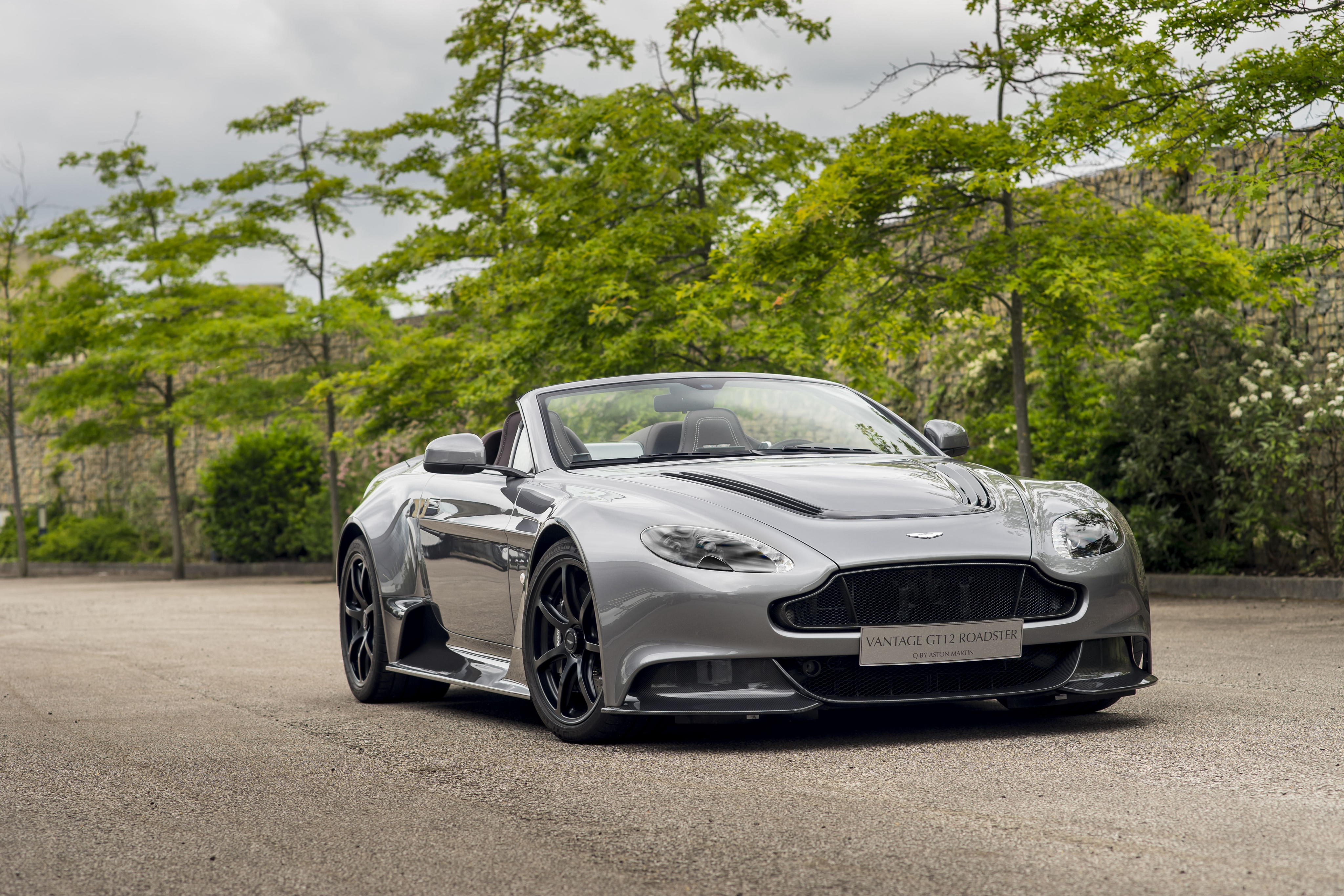 Los mejores fondos de pantalla de Aston Martin Vantage Roadster para la pantalla del teléfono
