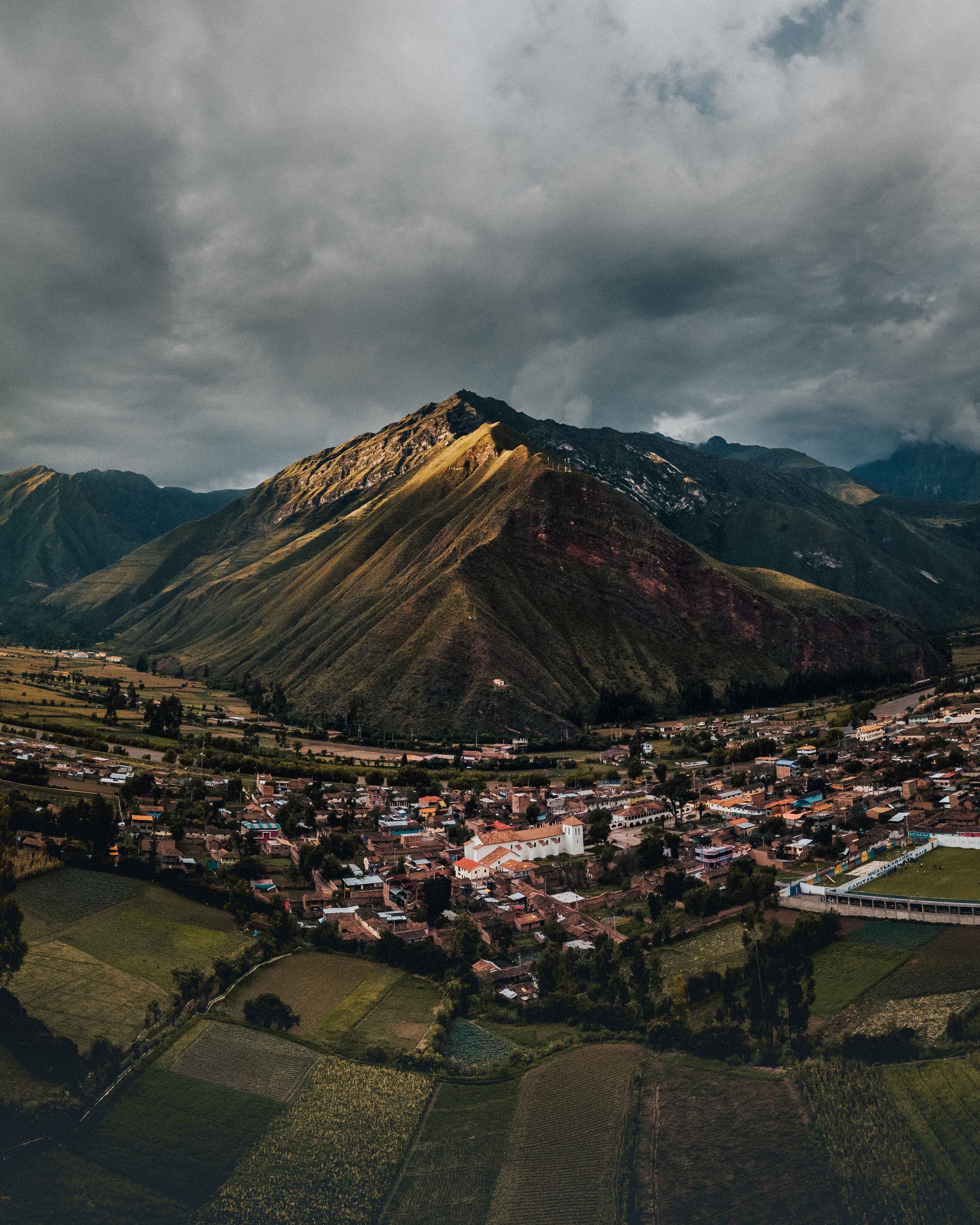 Скачать картинку Перу, Природа, Горы, Деревня в телефон бесплатно.