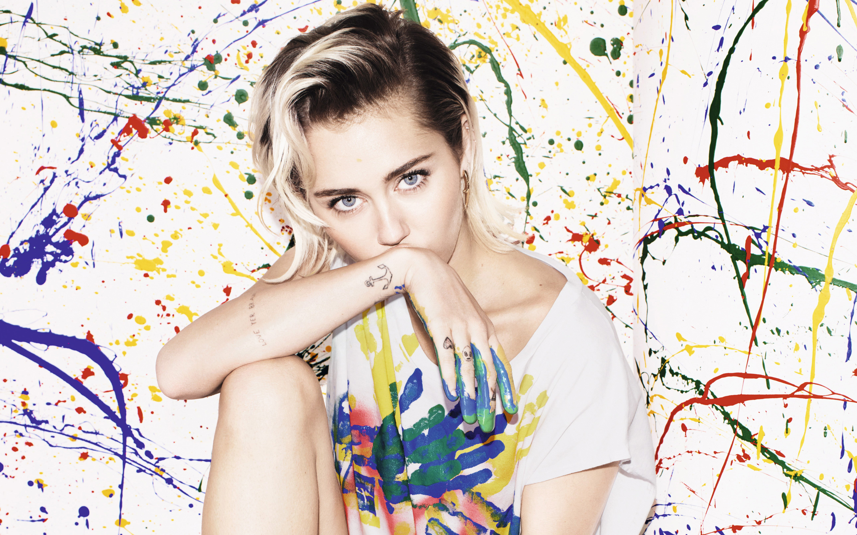 Handy-Wallpaper Musik, Sänger, Brünette, Blaue Augen, Amerikanisch, Gemälde, Miley Cyrus, Darstellerin kostenlos herunterladen.