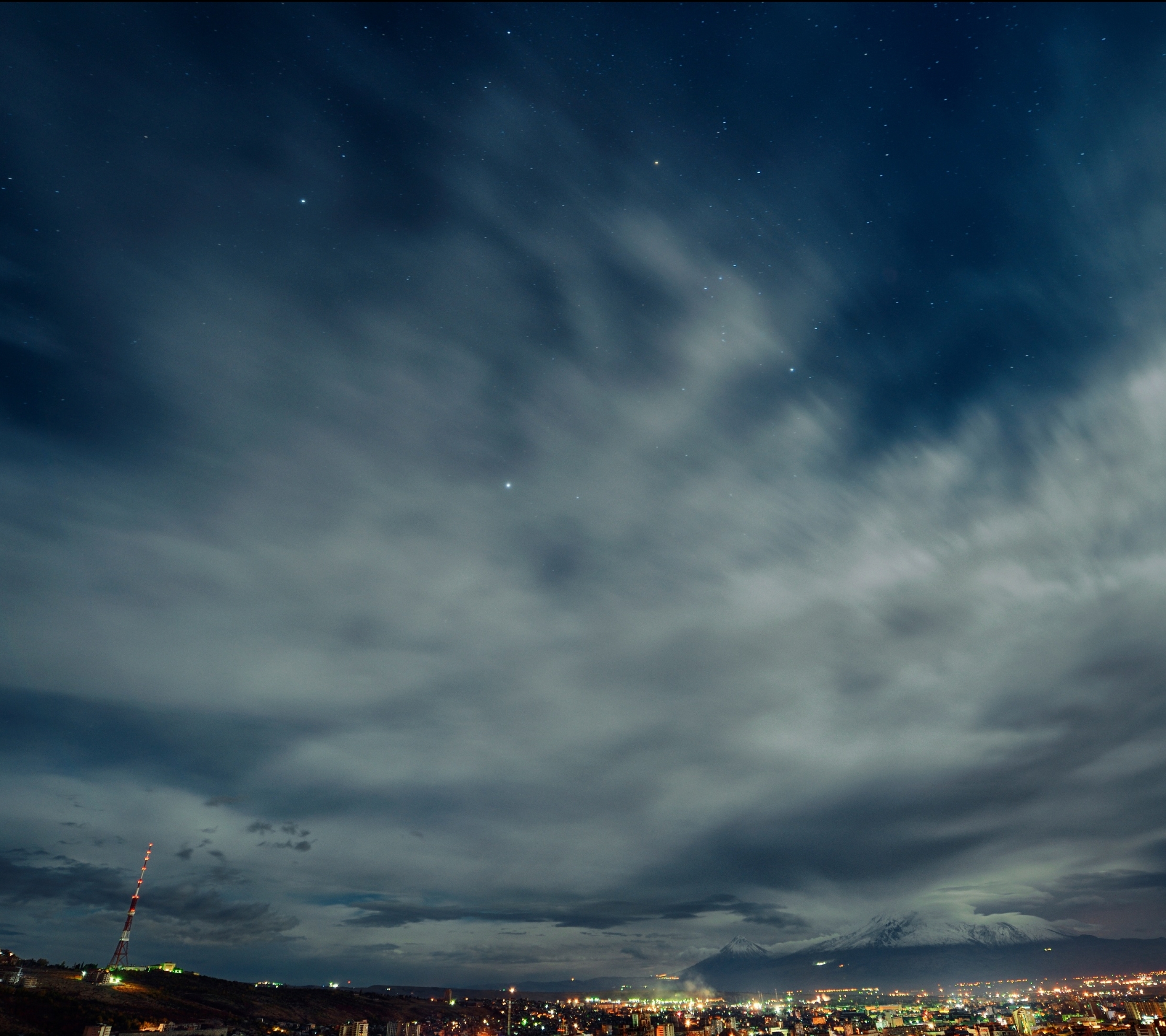 Baixe gratuitamente a imagem Cidades, Céu, Estrelas, Cidade, Nuvem, Feito Pelo Homem na área de trabalho do seu PC