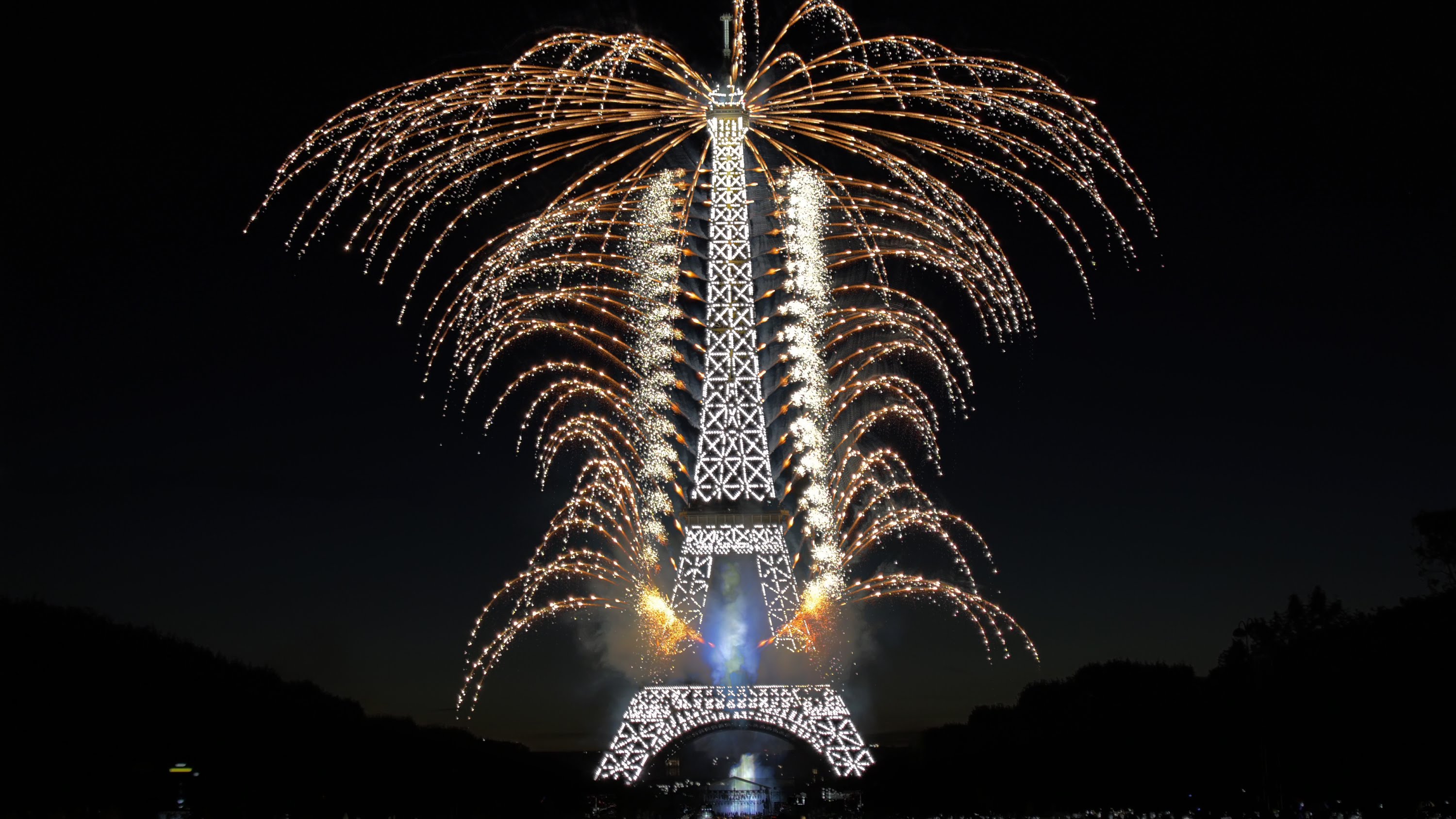 Laden Sie das Paris, Eiffelturm, Feuerwerk, Fotografie-Bild kostenlos auf Ihren PC-Desktop herunter