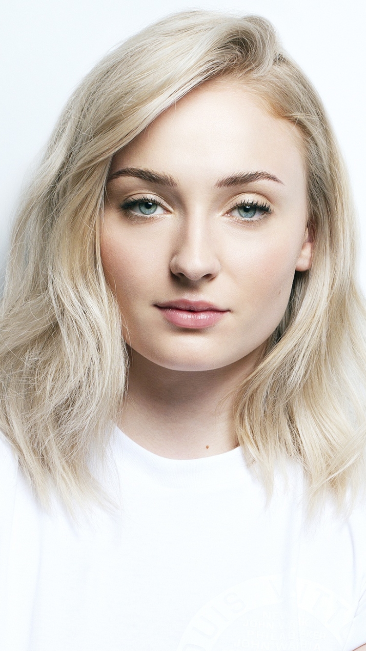 Handy-Wallpaper Blond, Englisch, Blaue Augen, Blondinen, Berühmtheiten, Darstellerin, Sophie Turner kostenlos herunterladen.