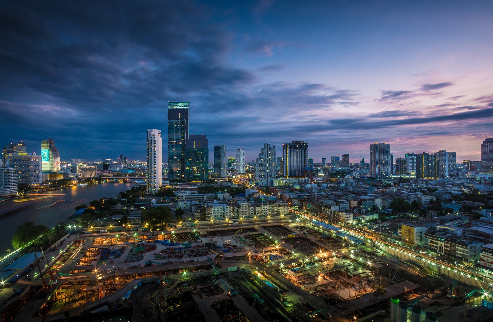 Handy-Wallpaper Städte, Wolkenkratzer, Gebäude, Stadtbild, Thailand, Nacht, Bangkok, Menschengemacht, Großstadt kostenlos herunterladen.