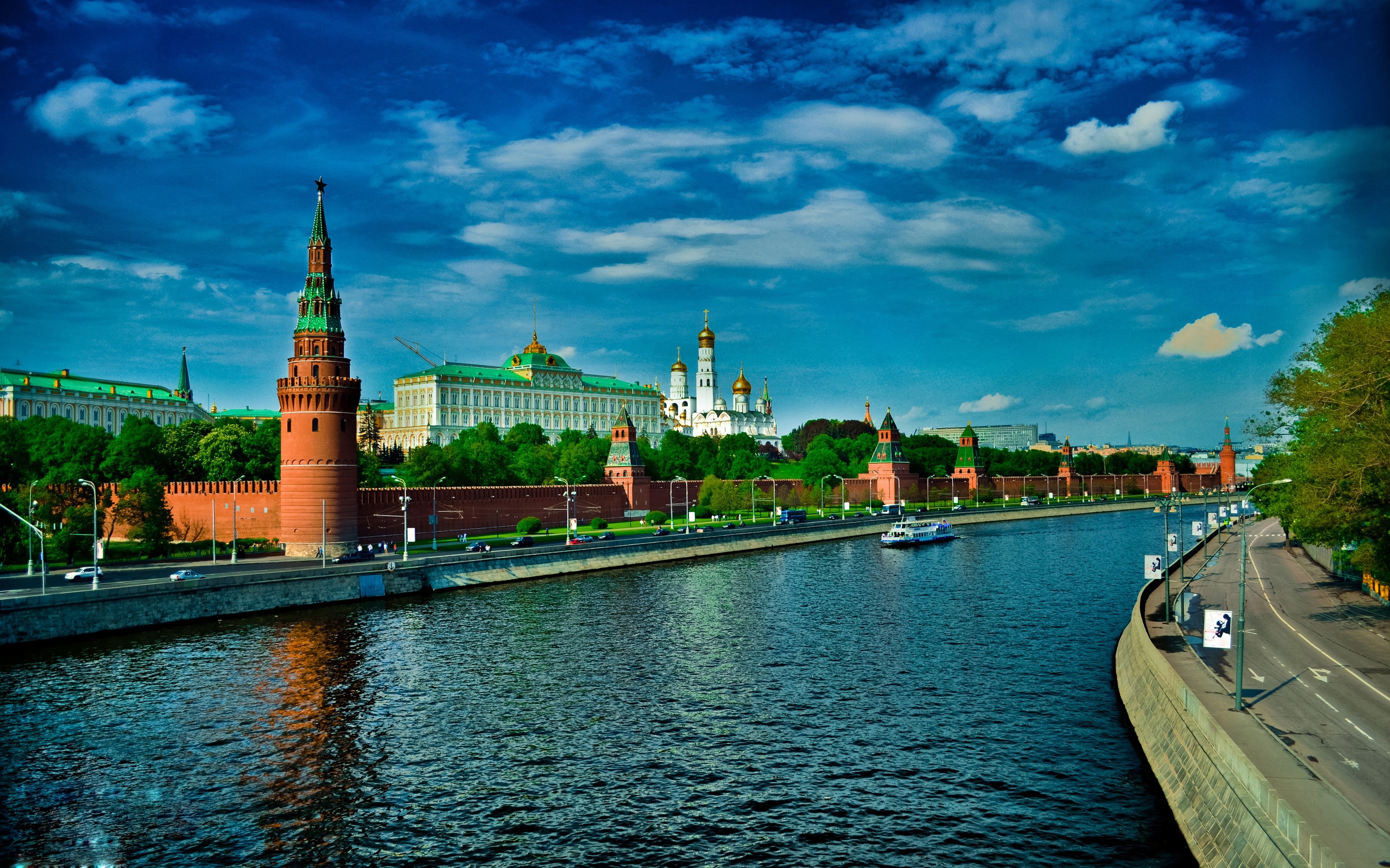 Handy-Wallpaper Städte, Moskau, Gebäude, Fluss, Russland, Menschengemacht kostenlos herunterladen.
