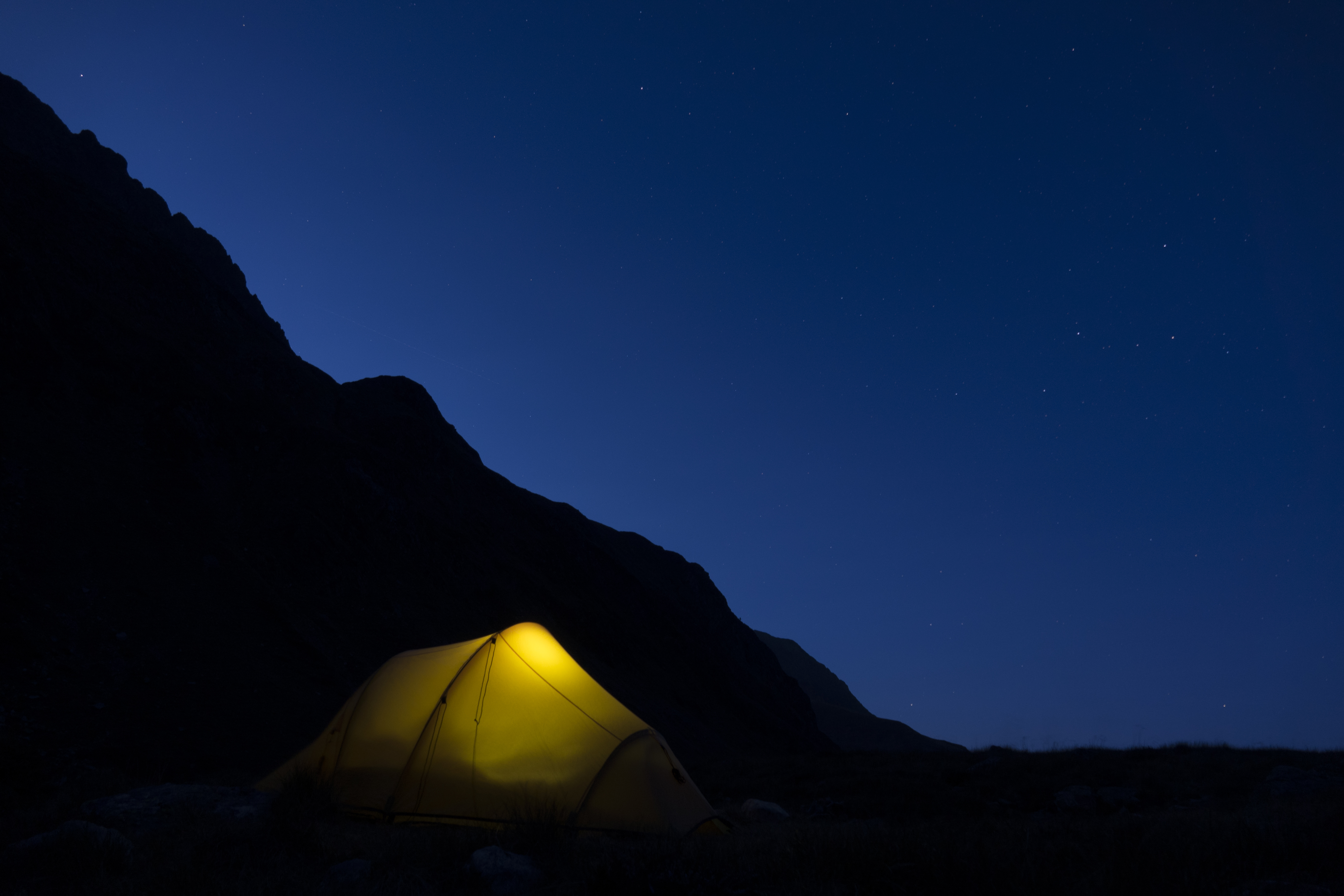 Téléchargez des papiers peints mobile Tente, Obscurité, Montagnes, Sombre, Nuit, Camping gratuitement.