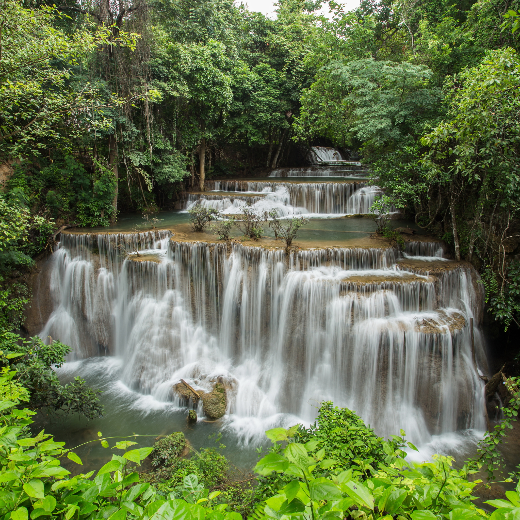 Baixar papel de parede para celular de Natureza, Cachoeiras, Floresta, Tailândia, Terra/natureza, Cachoeira gratuito.