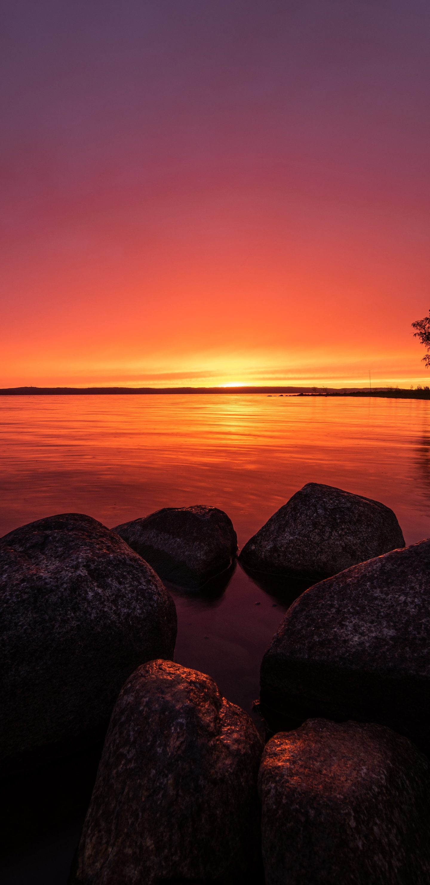Скачать картинку Озера, Озеро, Восход, Швеция, Восход Солнца, Земля/природа в телефон бесплатно.