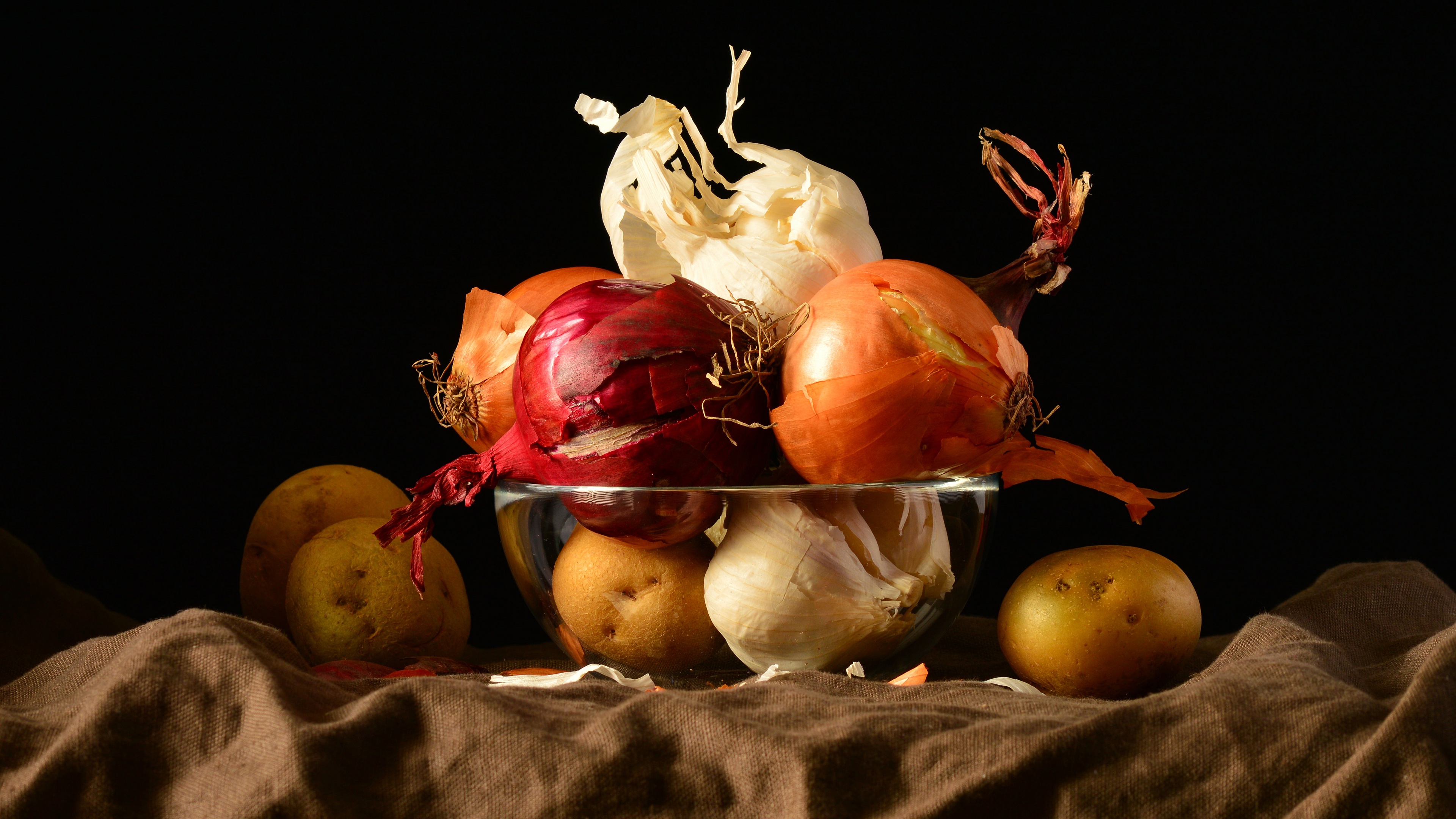Download mobile wallpaper Food, Vegetables, Garlic, Onion, Potato for free.
