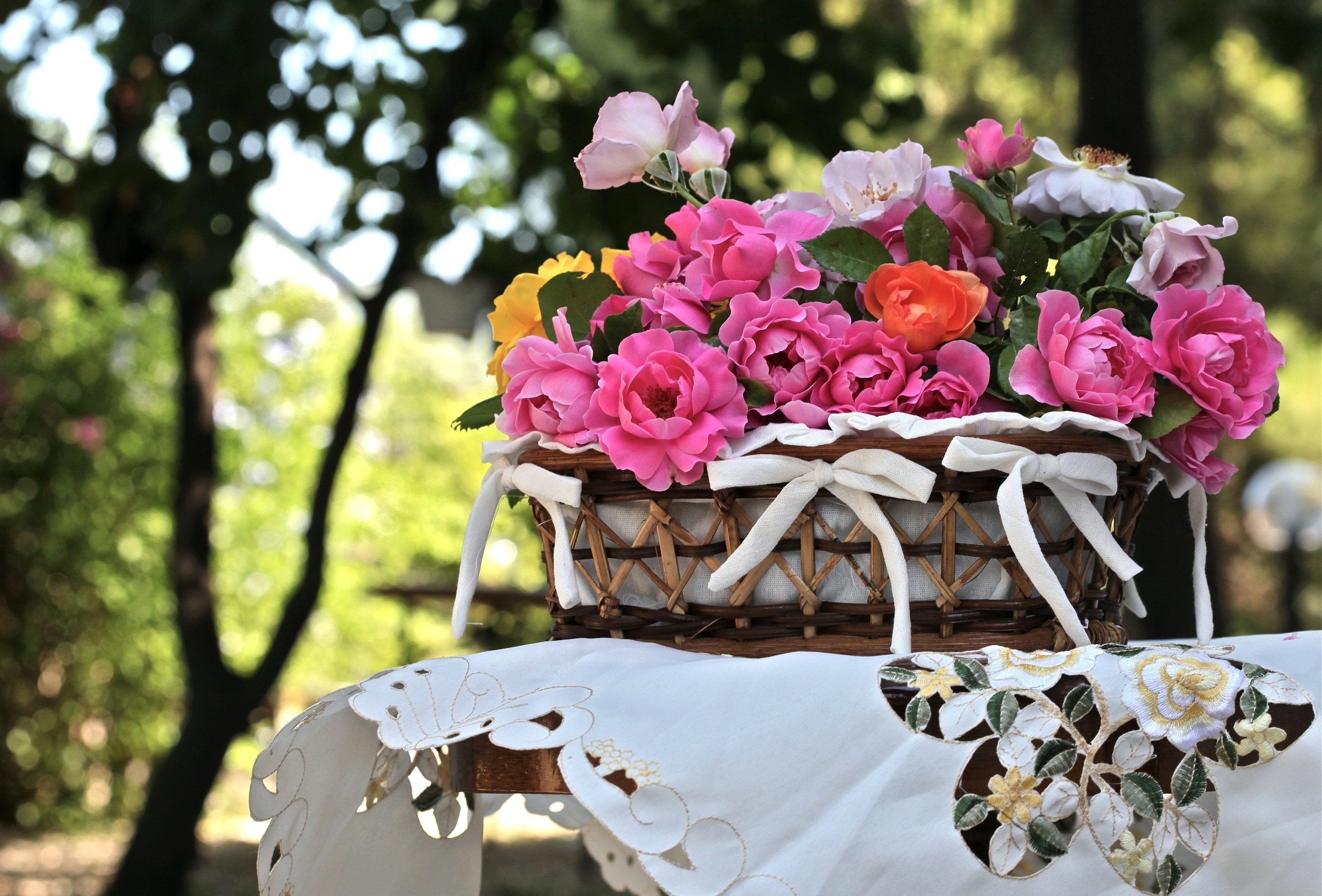 flowers, roses, basket, composition, bows, tablecloth