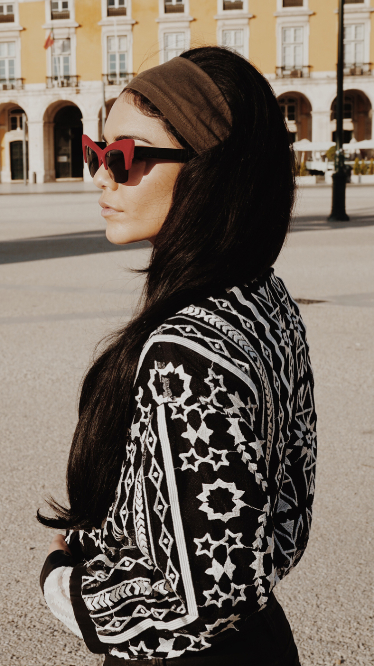 Download mobile wallpaper Singer, Brunette, Sunglasses, American, Celebrity, Vanessa Hudgens, Actress for free.