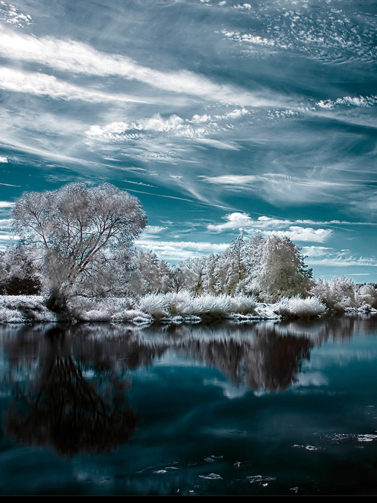 Скачать картинку Зима, Вода, Небо, Отражение, Земля/природа в телефон бесплатно.