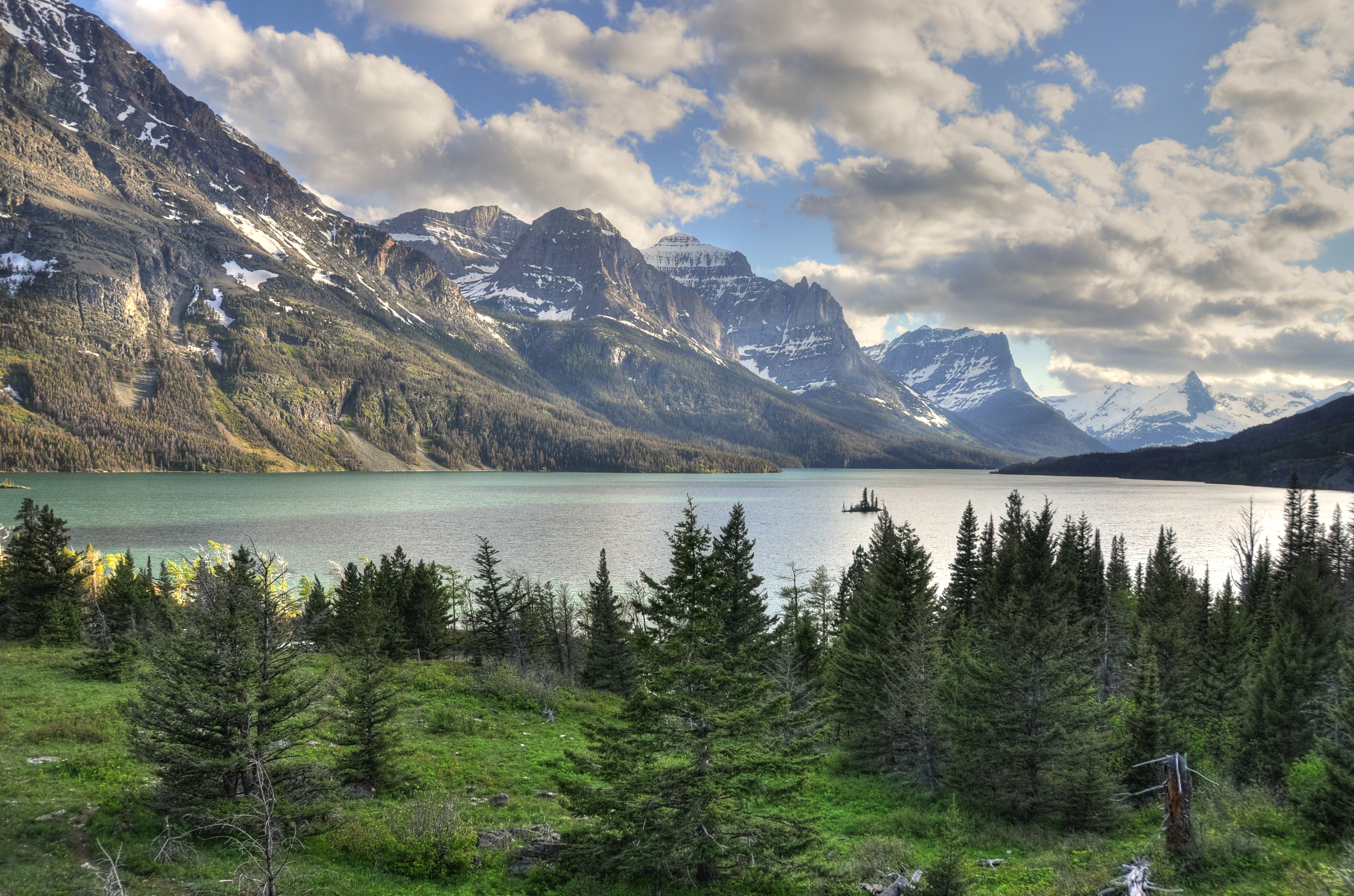 PCデスクトップに自然, 湖, 岩, 木, 山脈, 雲, スカイ画像を無料でダウンロード