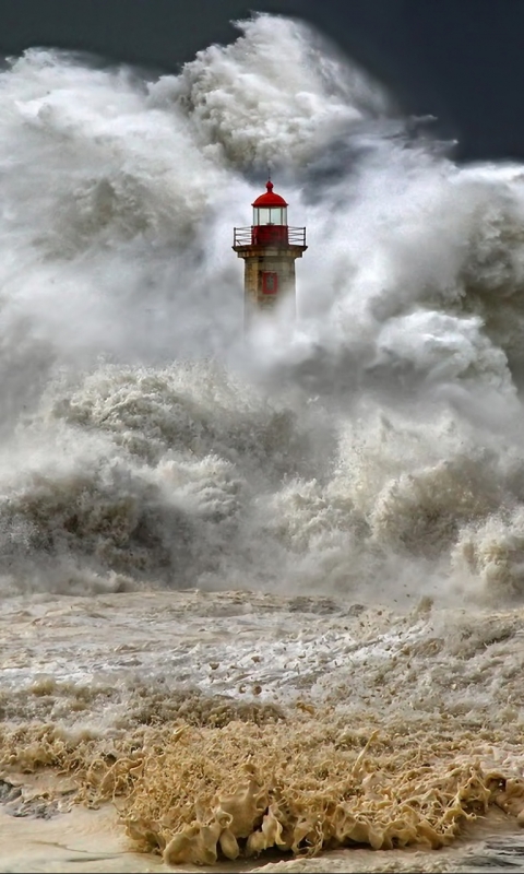 Handy-Wallpaper Ozean, Leuchtturm, Sturm, Welle, Meer, Menschengemacht kostenlos herunterladen.