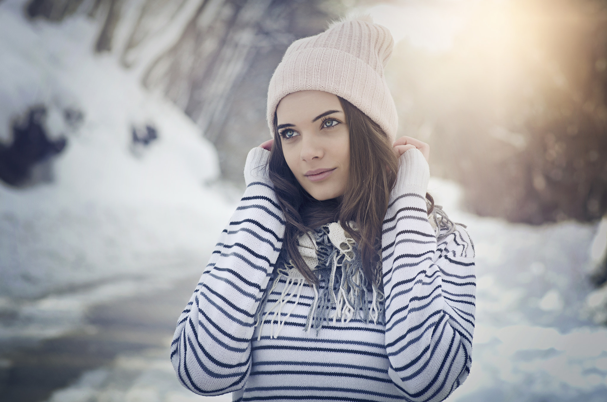 Free download wallpaper Winter, Hat, Brunette, Model, Women, Blue Eyes, Depth Of Field on your PC desktop