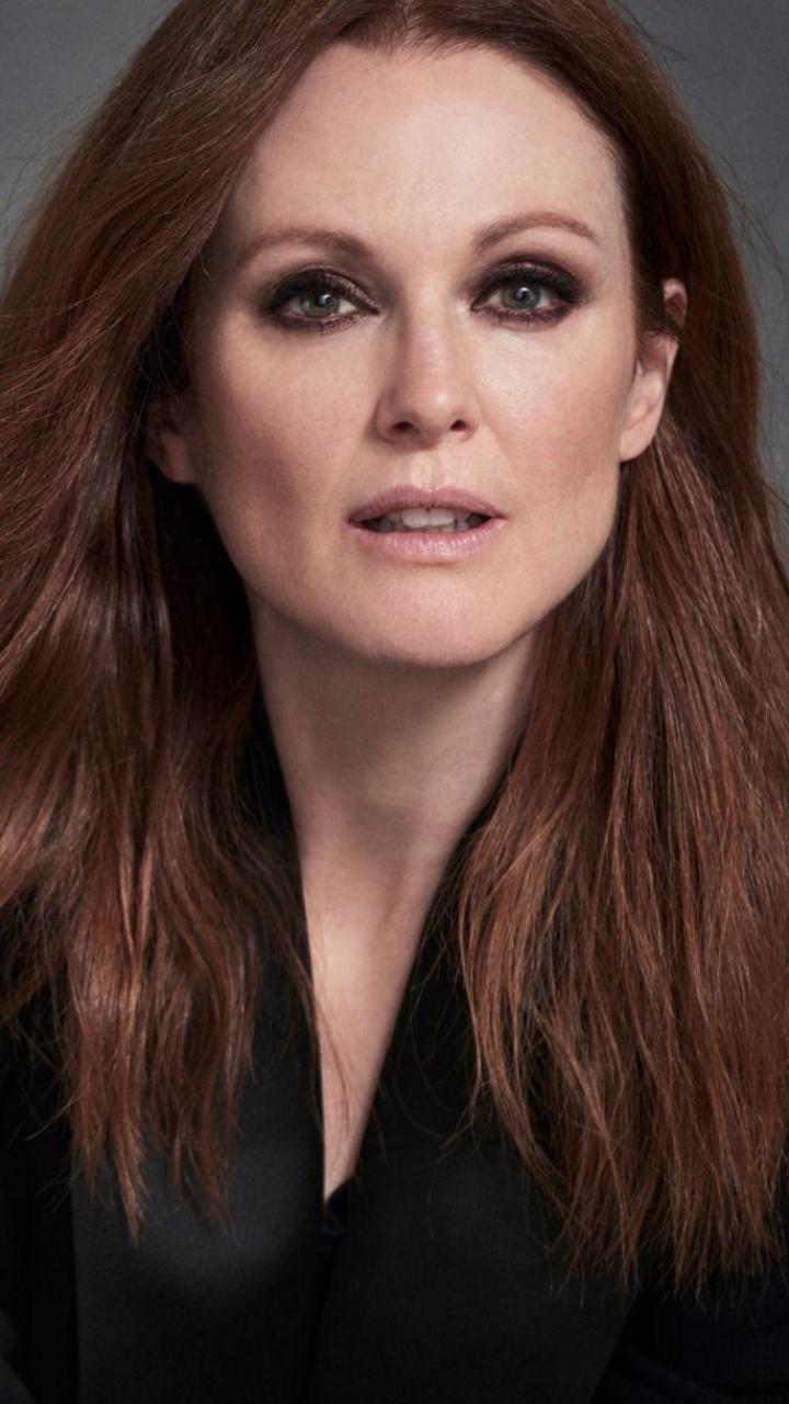 Download mobile wallpaper Redhead, Celebrity, Long Hair, Actress, Julianne Moore for free.