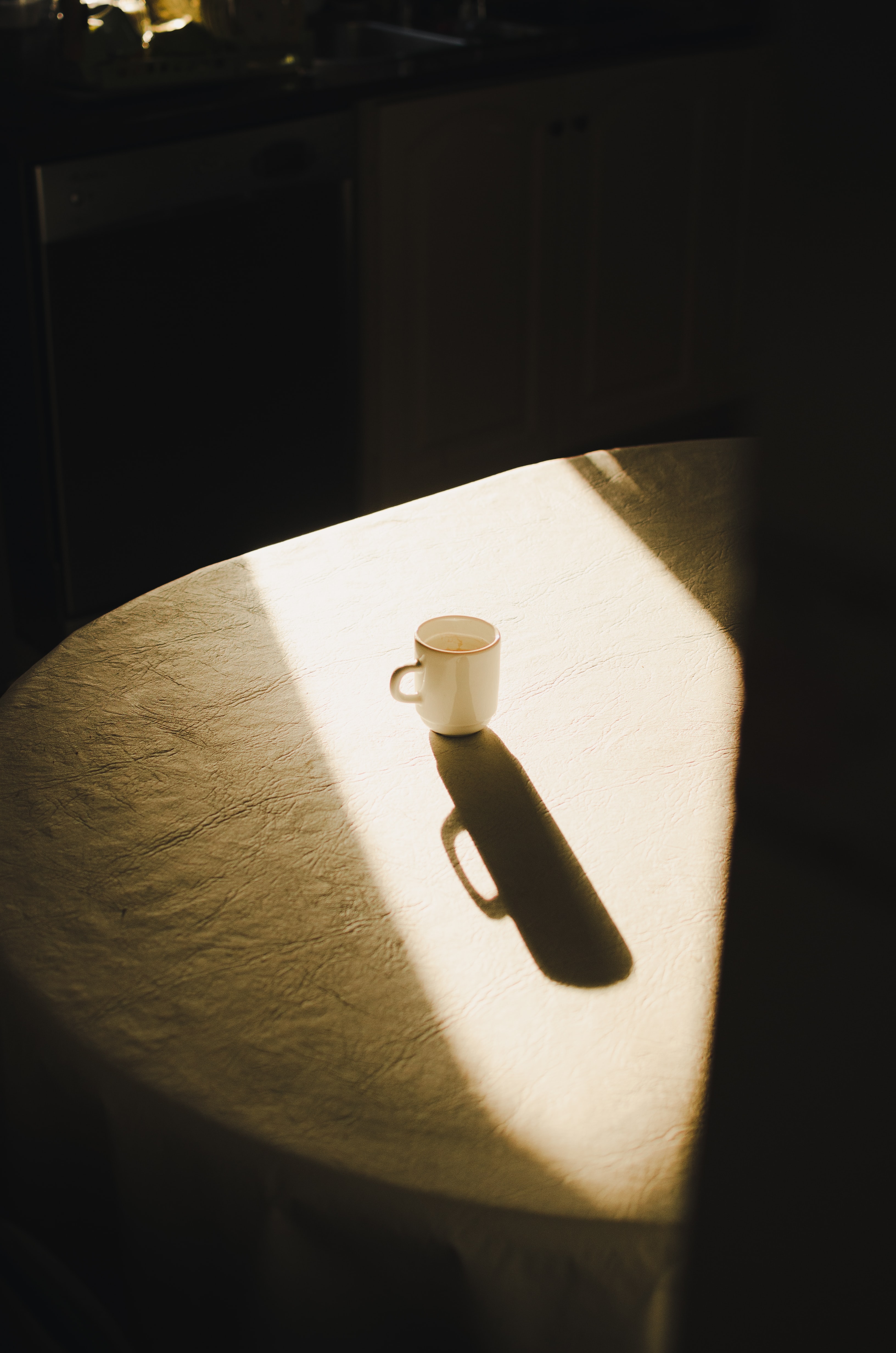 Download mobile wallpaper Miscellanea, Miscellaneous, Table, Mug, Shadow, Shine, Light, Cup for free.
