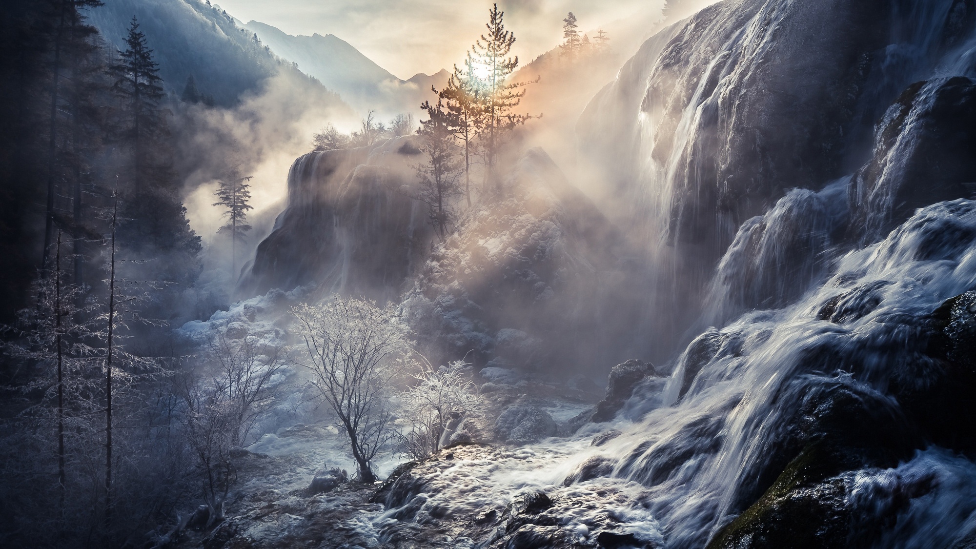 Baixe gratuitamente a imagem Inverno, Natureza, Cachoeiras, Terra/natureza, Neblina, Cachoeira, Raio Solar na área de trabalho do seu PC