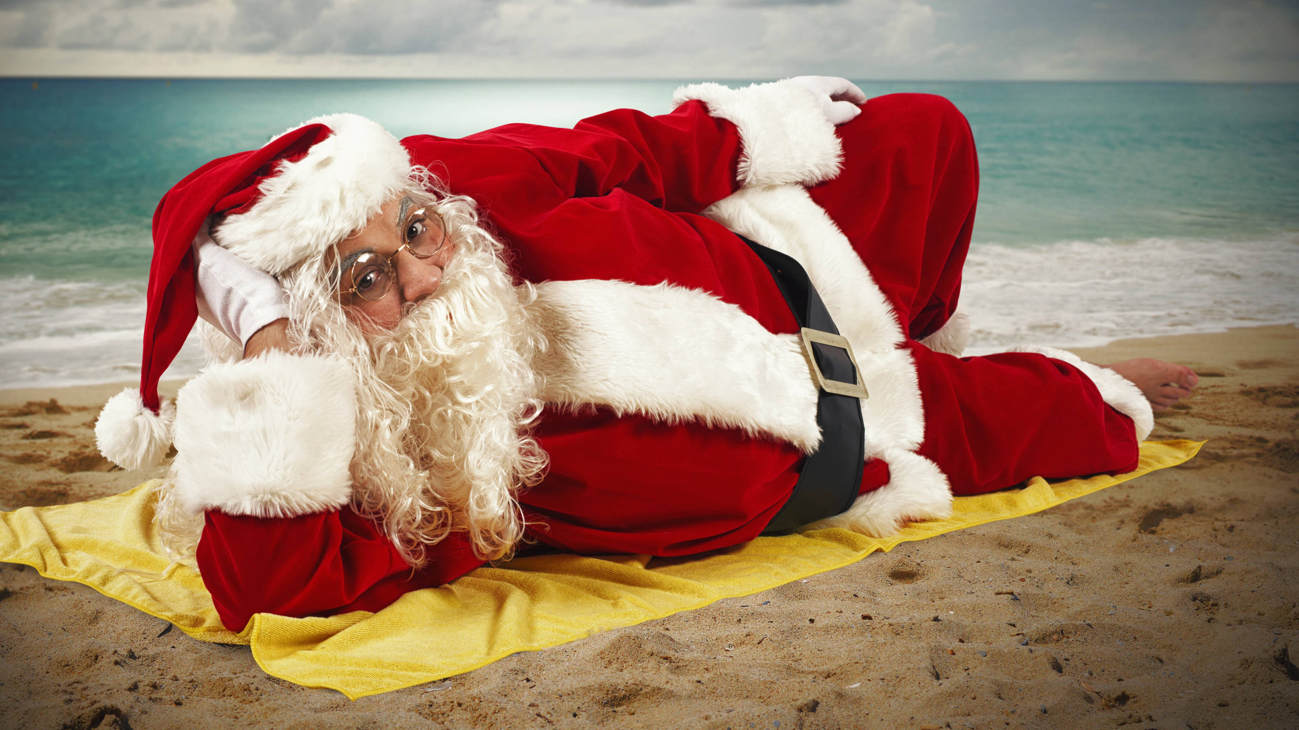 Download mobile wallpaper Christmas, Holiday, Santa, Humor for free.