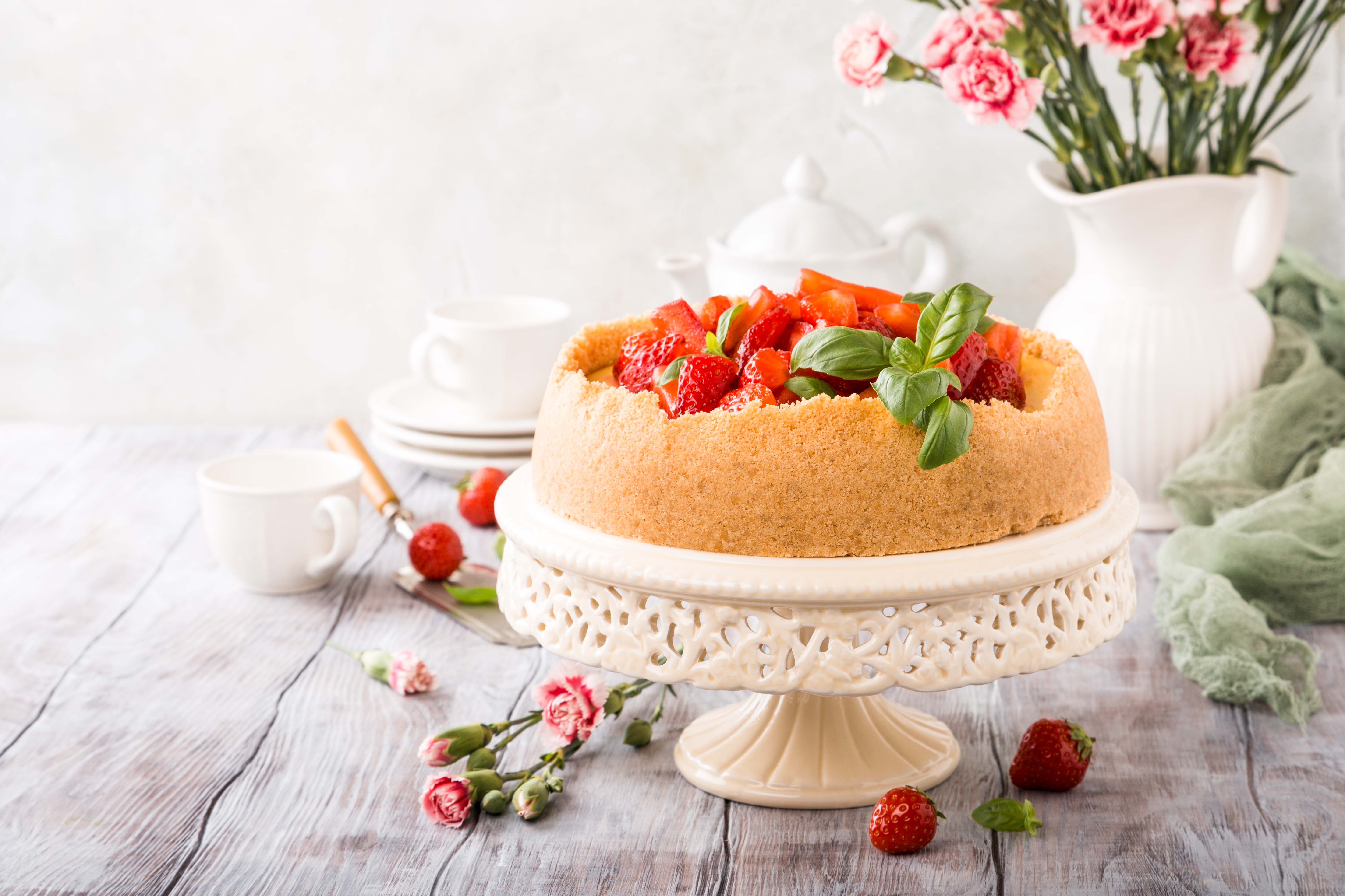 Free download wallpaper Food, Strawberry, Cake, Berry, Fruit, Pastry on your PC desktop