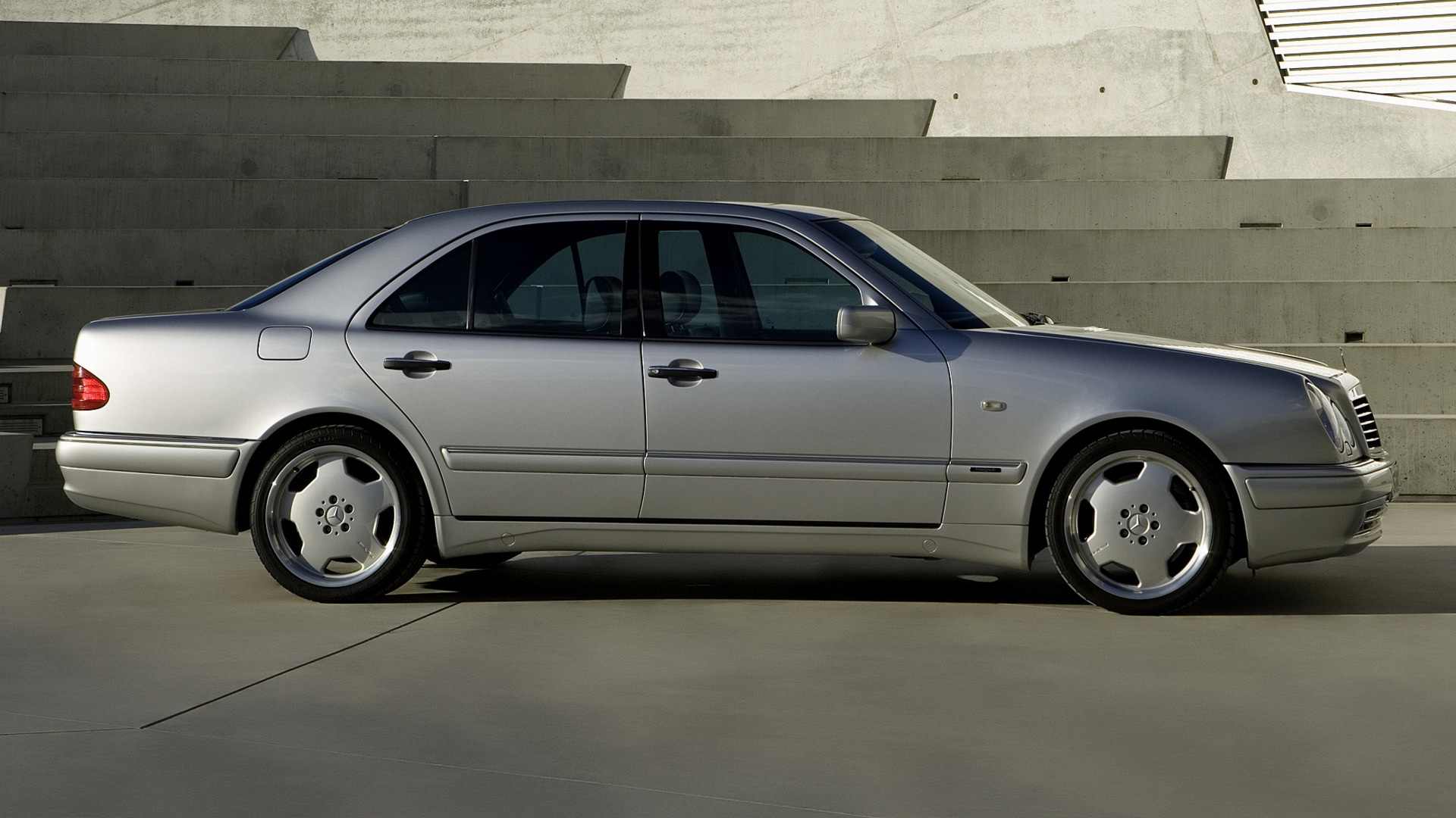 Die besten Mercedes Benz E 50 Amg-Hintergründe für den Telefonbildschirm