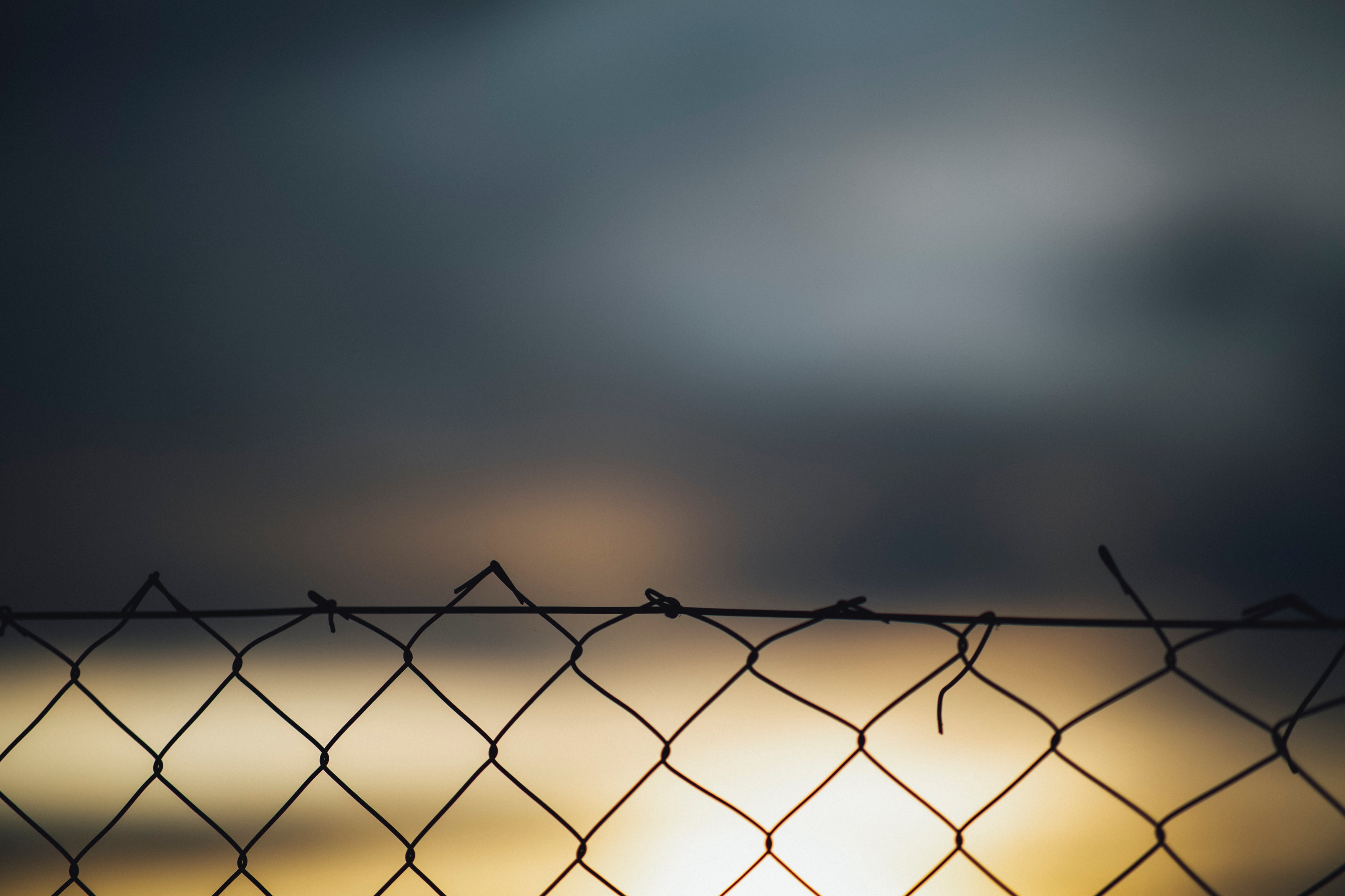 Free download wallpaper Sky, Miscellanea, Fence, Blur, Smooth, Miscellaneous, Grid on your PC desktop