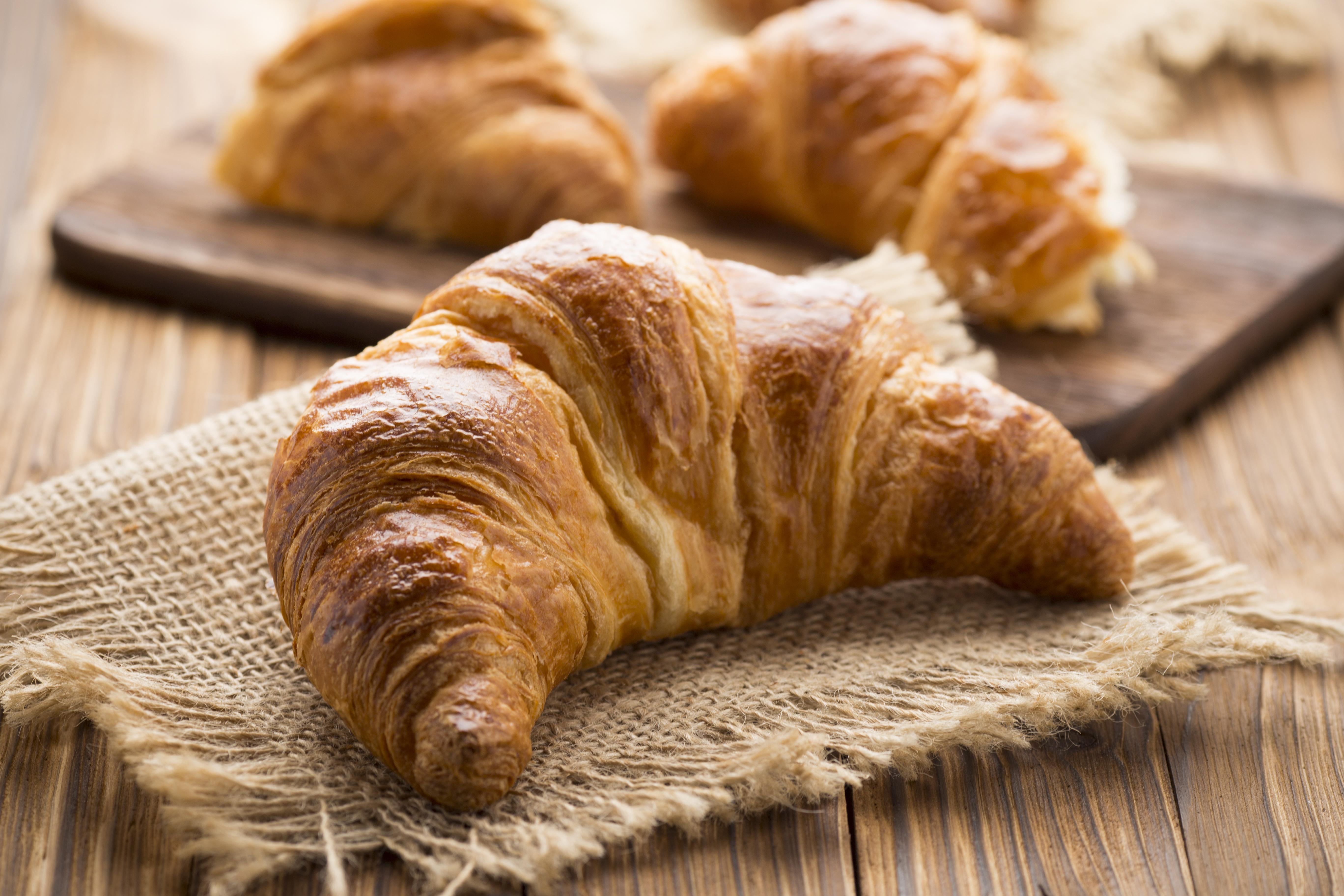 Laden Sie das Croissant, Nahrungsmittel, Frühstuck-Bild kostenlos auf Ihren PC-Desktop herunter