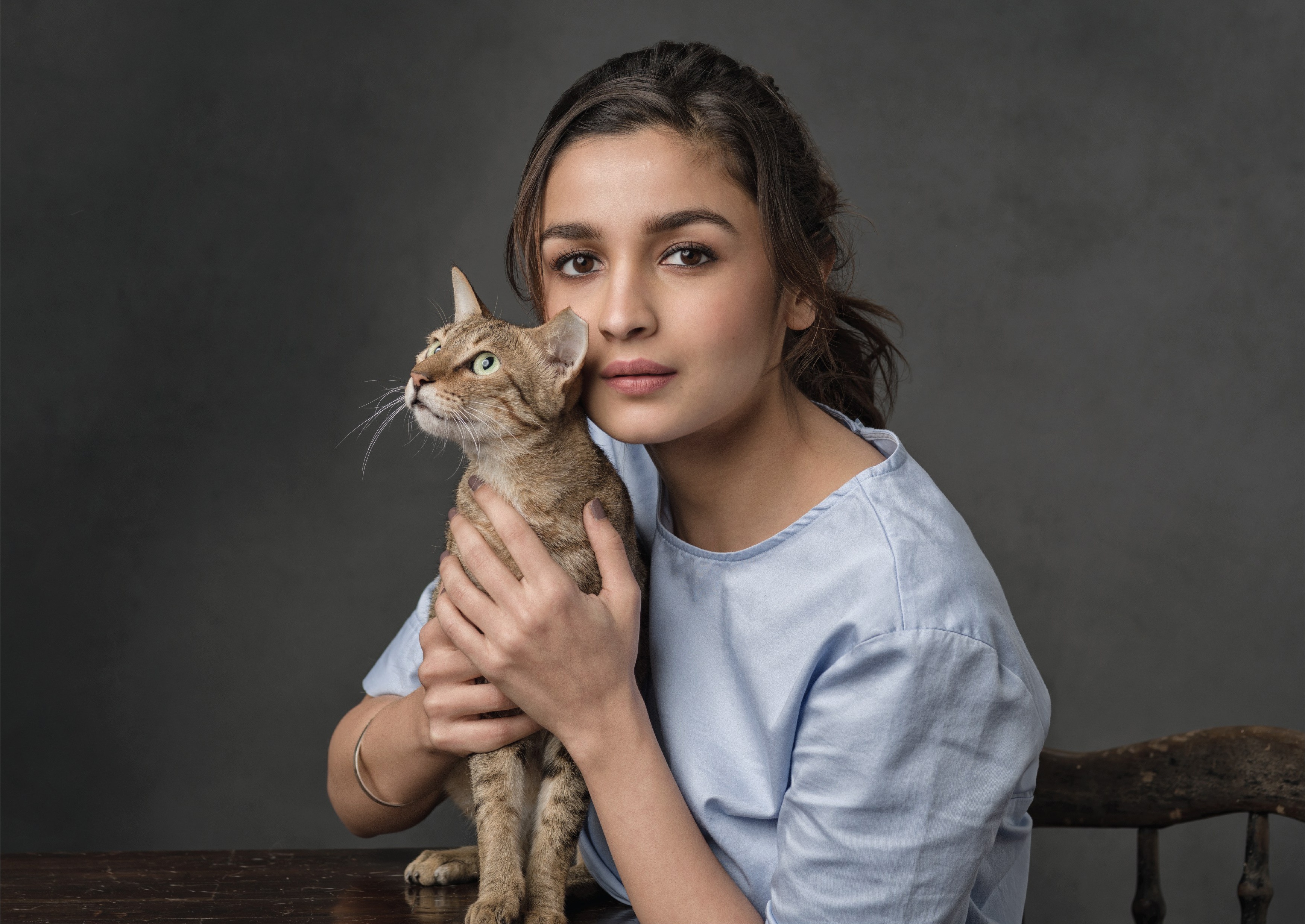 alia bhatt, celebrity, actress, brunette, cat, english