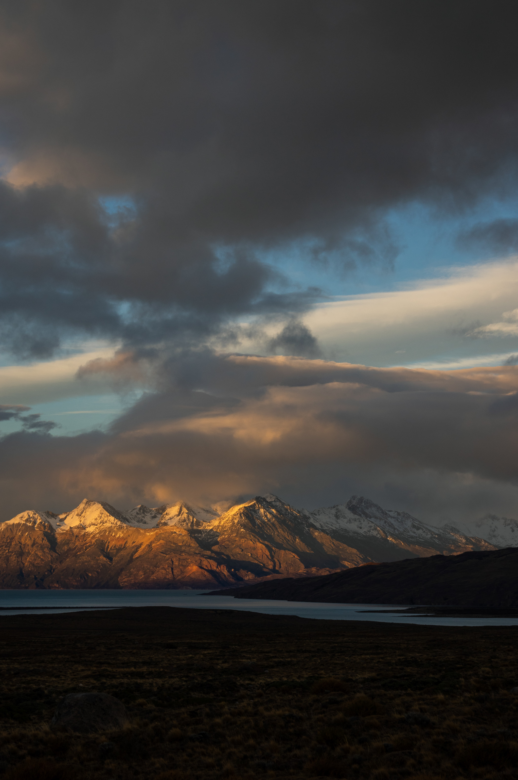 Descarga gratis la imagen Cielo, Montañas, Nubes, Lago, Naturaleza, Las Rocas, Rocas en el escritorio de tu PC