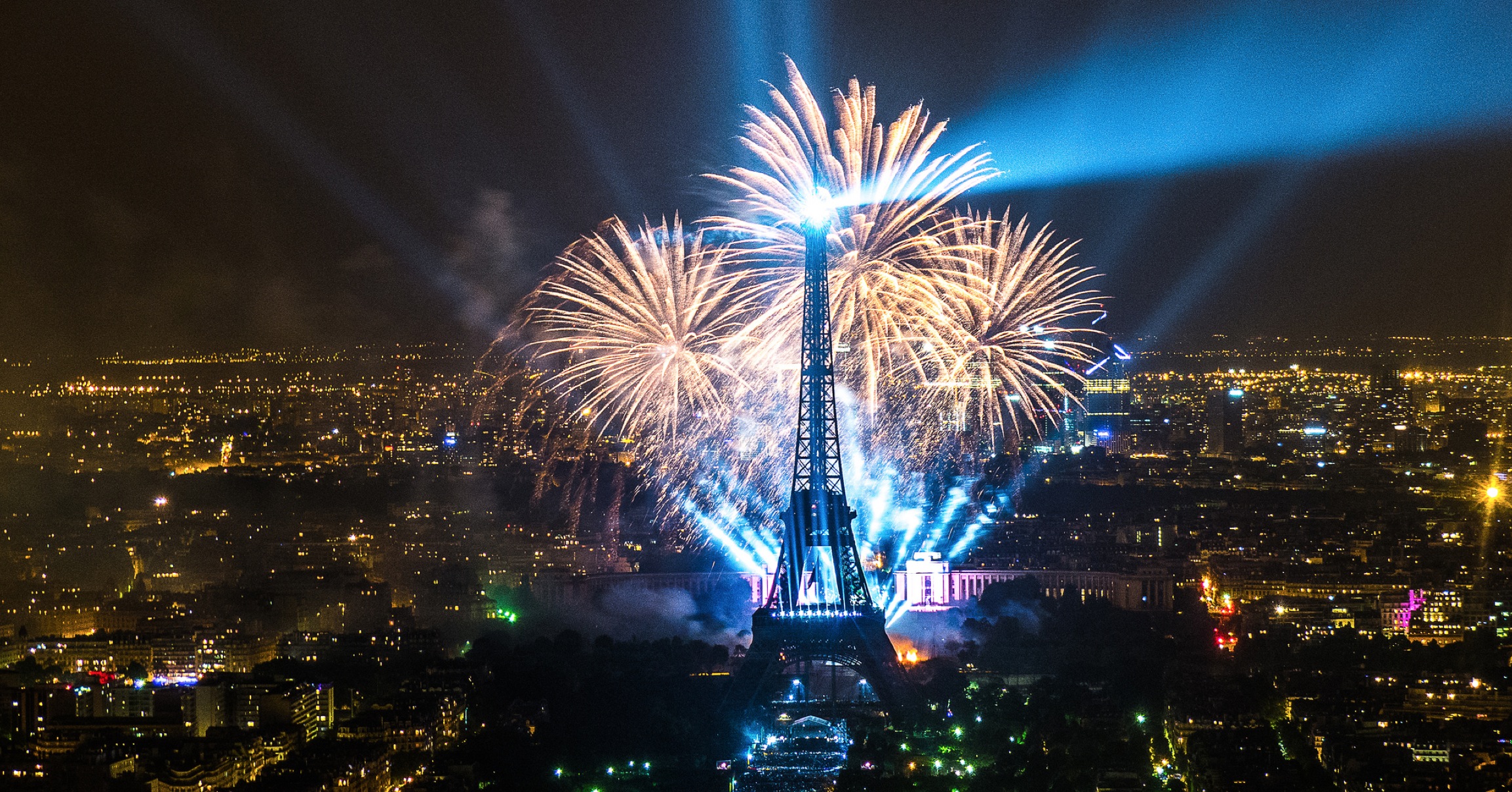 Laden Sie das Paris, Eiffelturm, Feuerwerk, Fotografie-Bild kostenlos auf Ihren PC-Desktop herunter