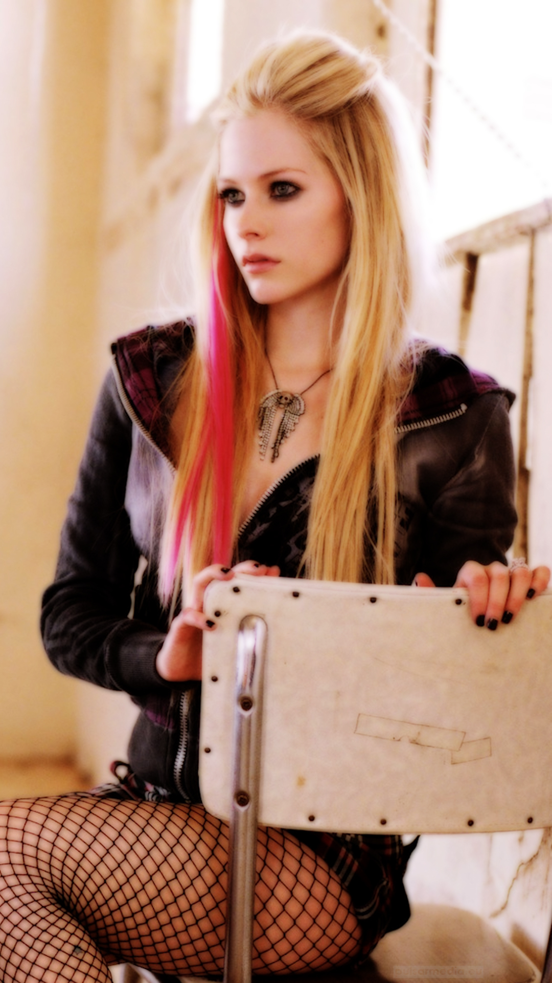 Download mobile wallpaper Avril Lavigne, Music for free.
