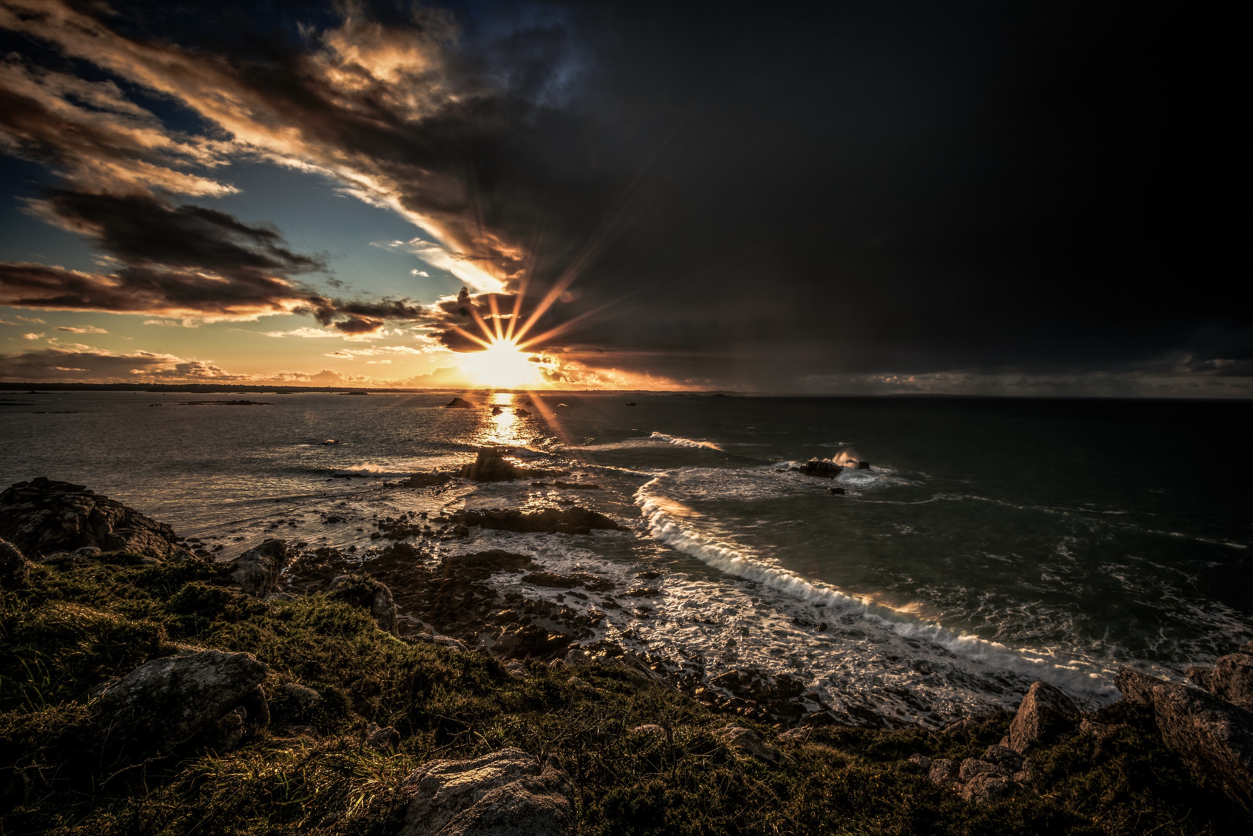 Free download wallpaper Nature, Sunset, Horizon, Ocean, Earth, Cloud, Sunbeam on your PC desktop