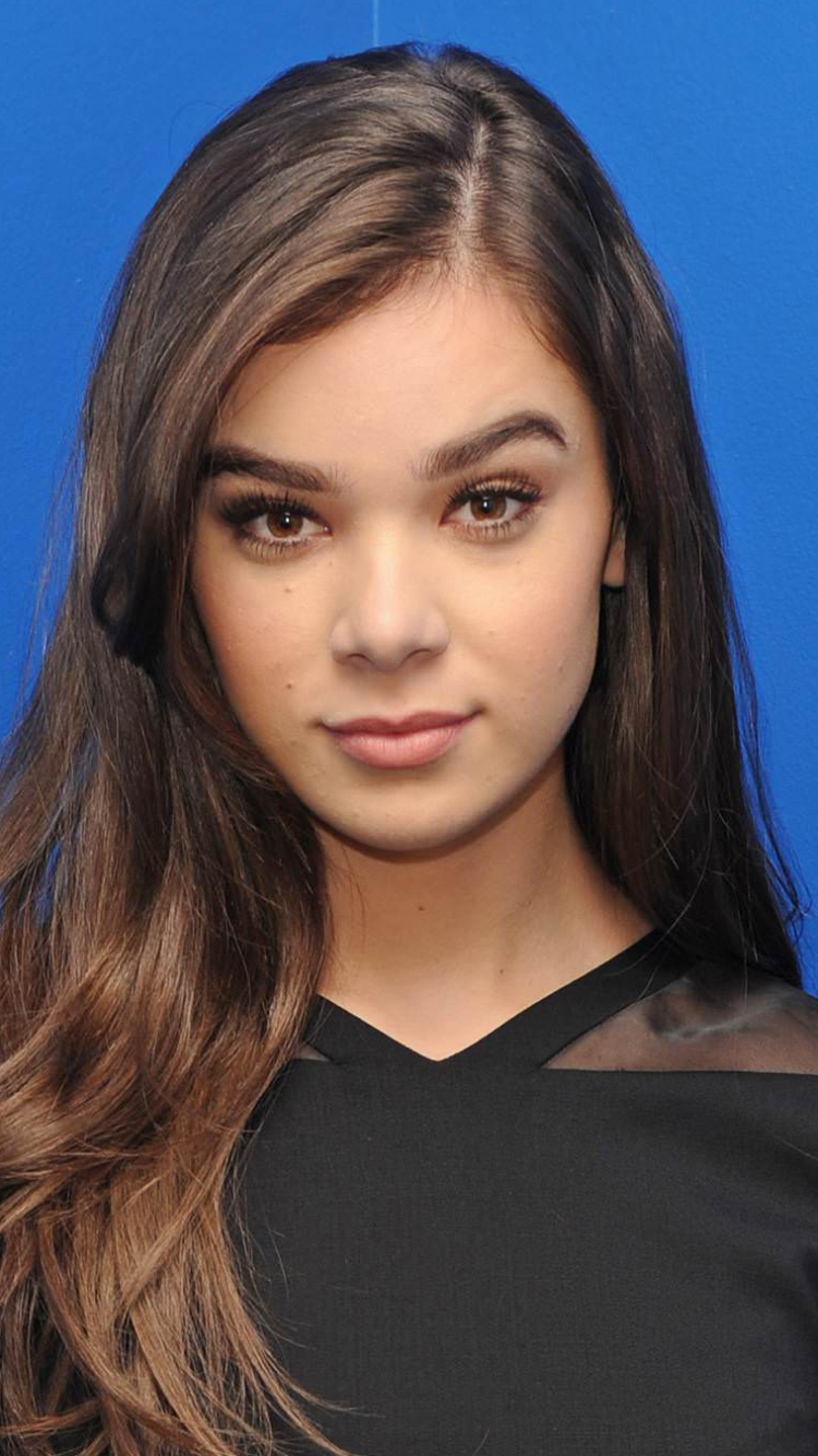 Download mobile wallpaper Brunette, American, Celebrity, Actress, Hailee Steinfeld for free.