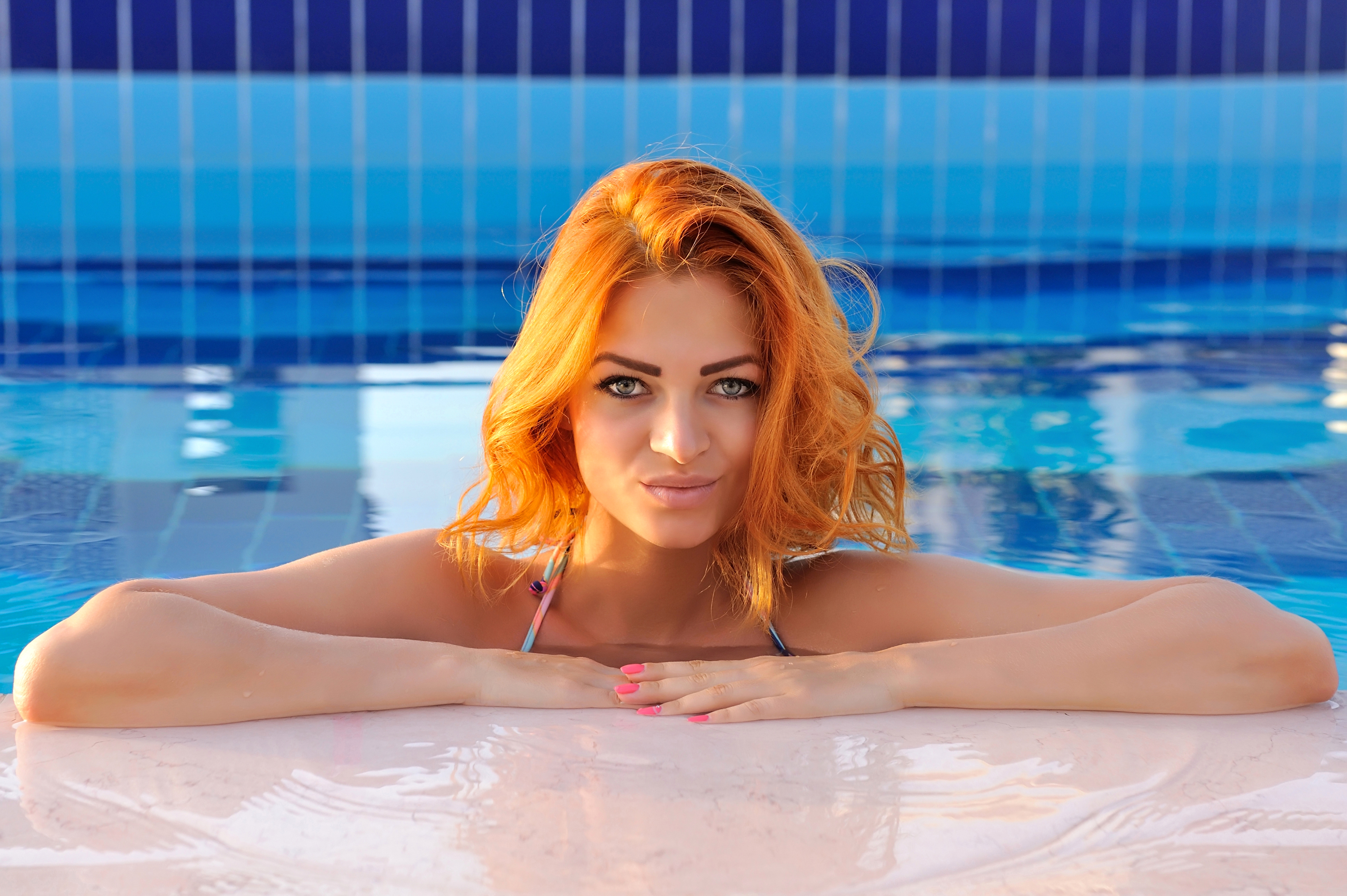 Download mobile wallpaper Redhead, Face, Pool, Model, Women for free.