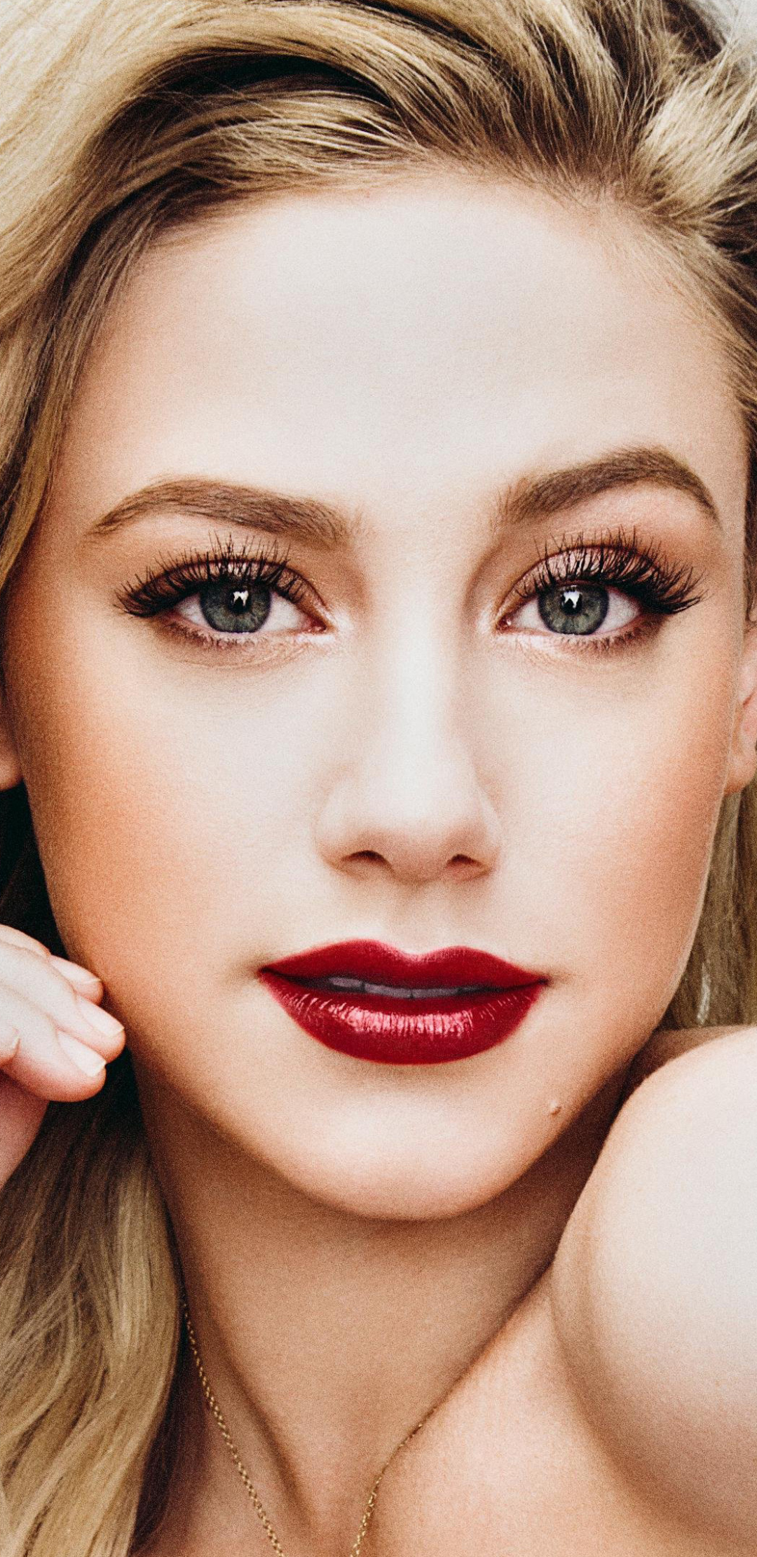 Handy-Wallpaper Gesicht, Amerikanisch, Berühmtheiten, Darstellerin, Lippenstift, Lili Reinhart kostenlos herunterladen.