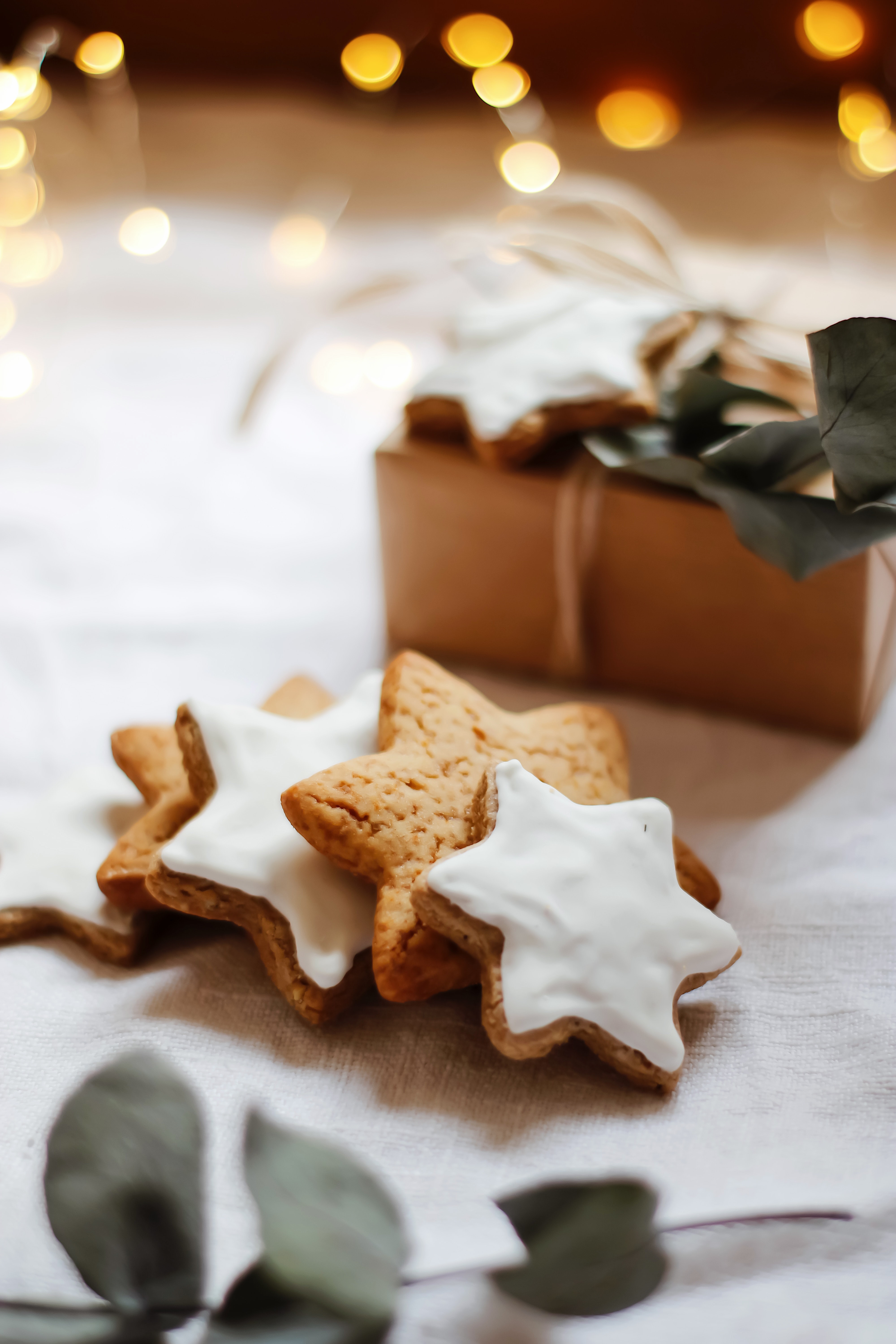 Free download wallpaper Food, Stars, Cookies, Branch, Box, Glare on your PC desktop
