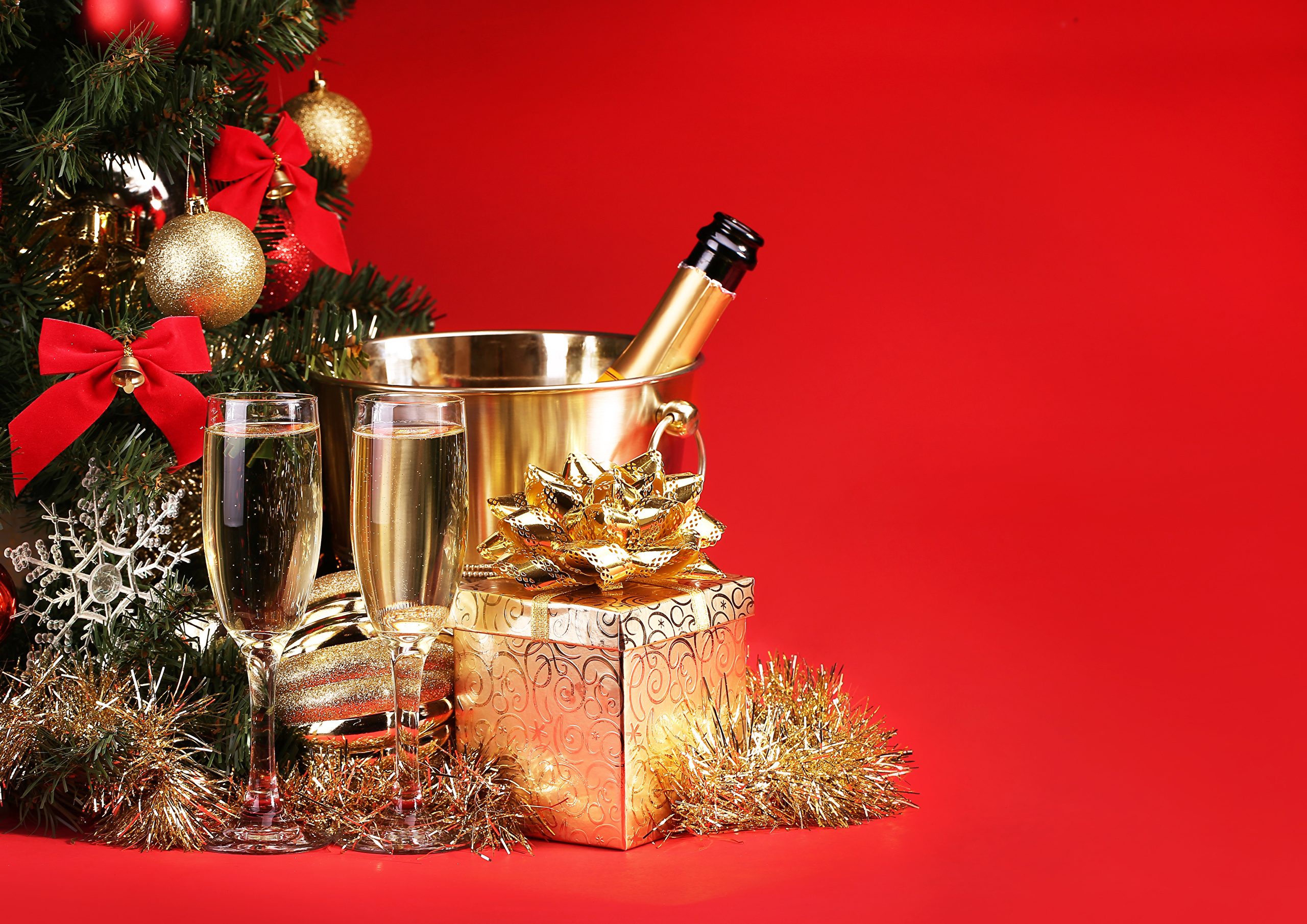 Download mobile wallpaper Food, Christmas, Gift, Champagne, Christmas Ornaments for free.