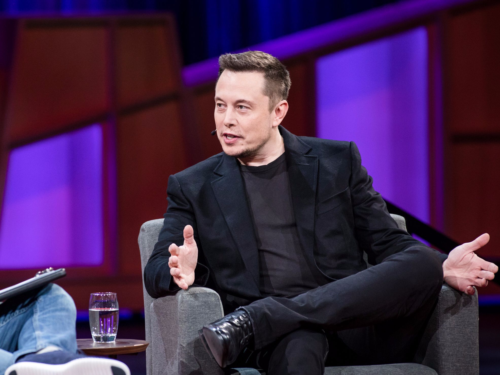 Laden Sie Elon Musk HD-Desktop-Hintergründe herunter