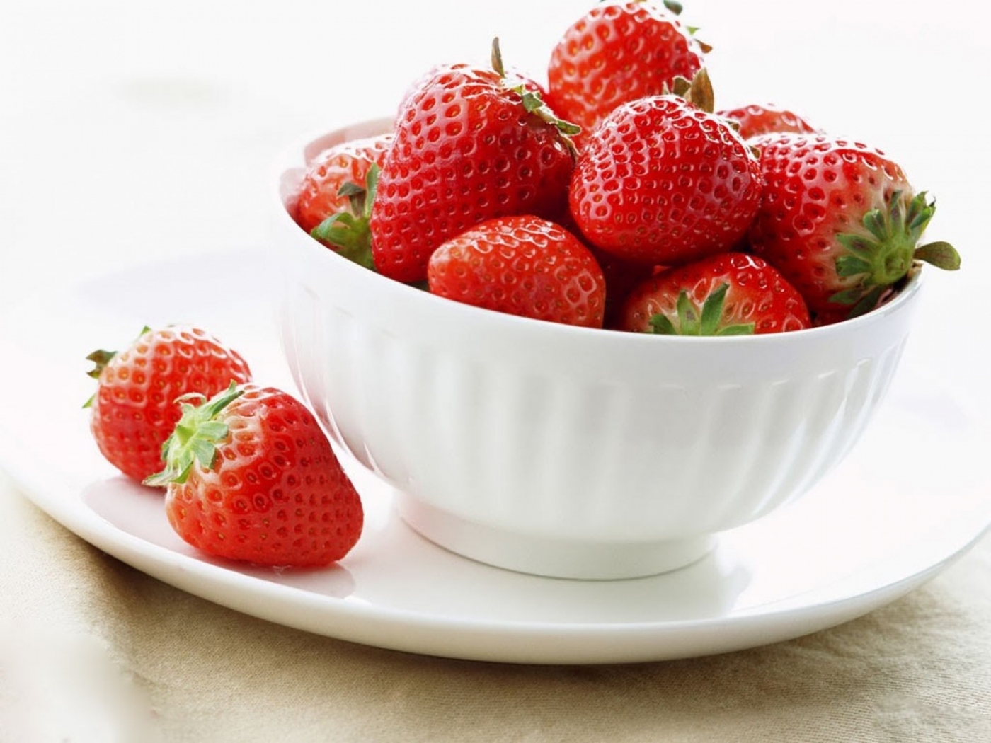 Free download wallpaper Food, Berries, Strawberry on your PC desktop
