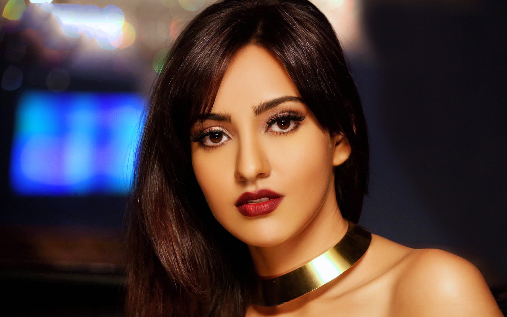 Download mobile wallpaper Face, Model, Indian, Celebrity, Neha Sharma for free.