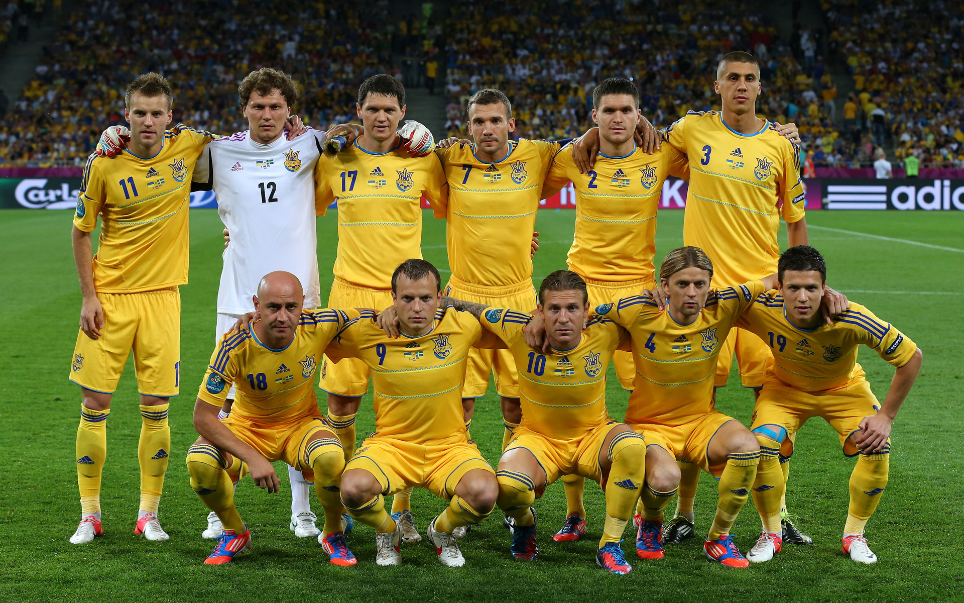 Скачать обои Сборная Украины По Футболу на телефон бесплатно