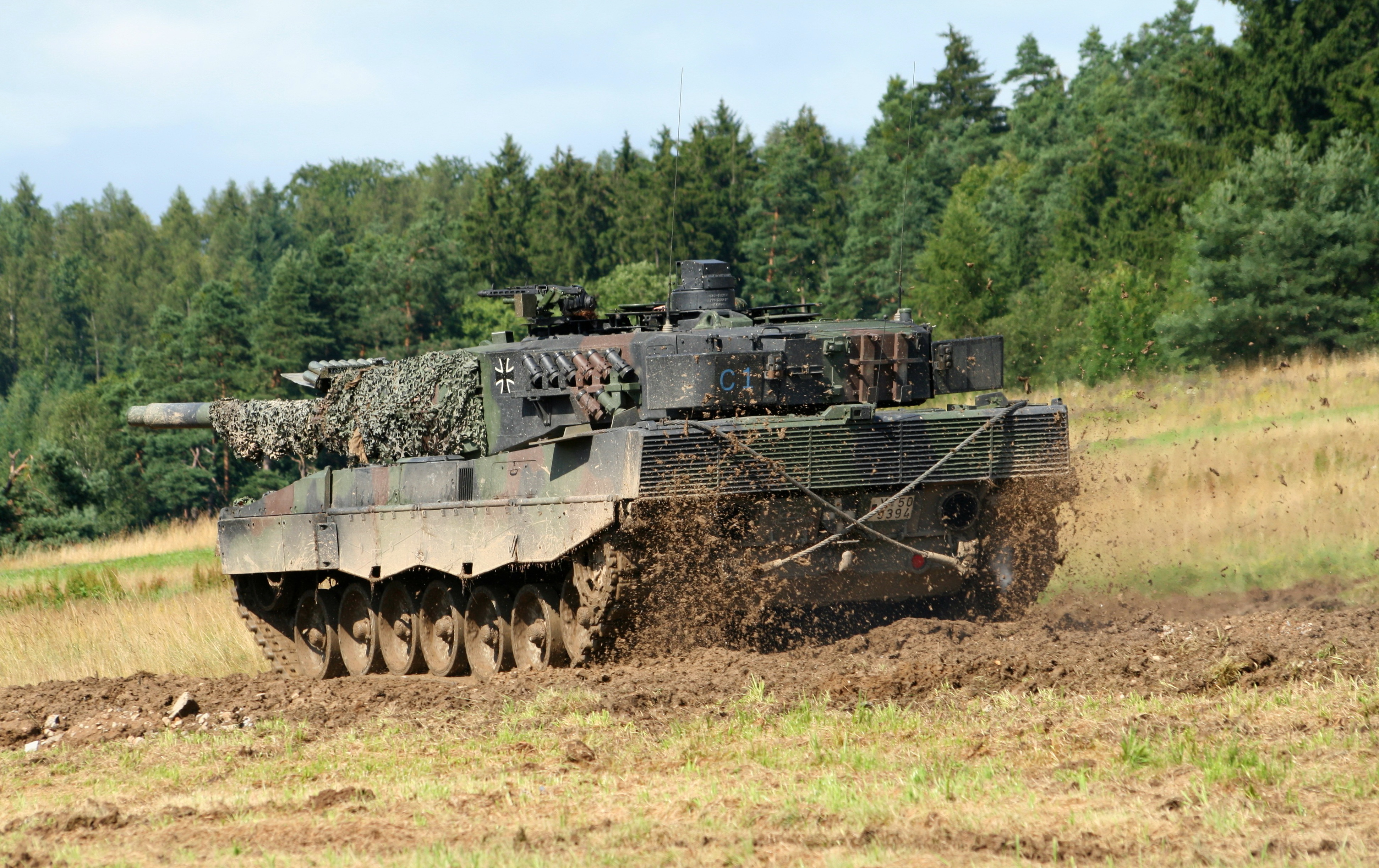 Download mobile wallpaper Tanks, Military, Leopard 2 for free.