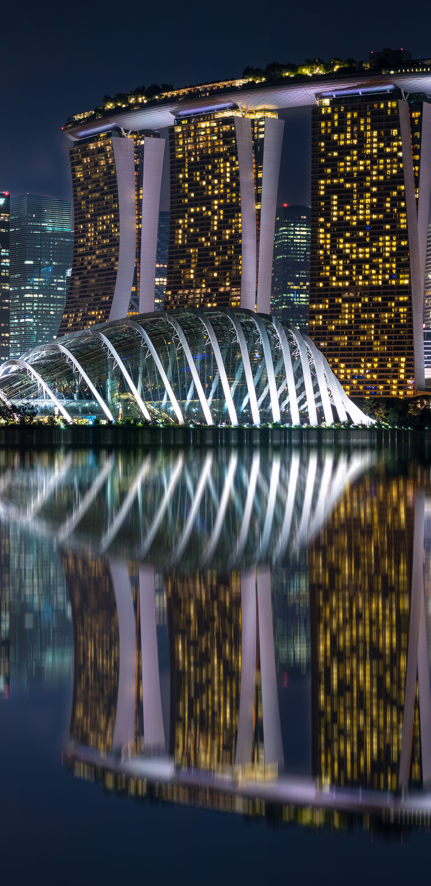 Handy-Wallpaper Gebäude, Singapur, Nacht, Menschengemacht, Spiegelung, Marina Bay Sands, Betrachtung kostenlos herunterladen.