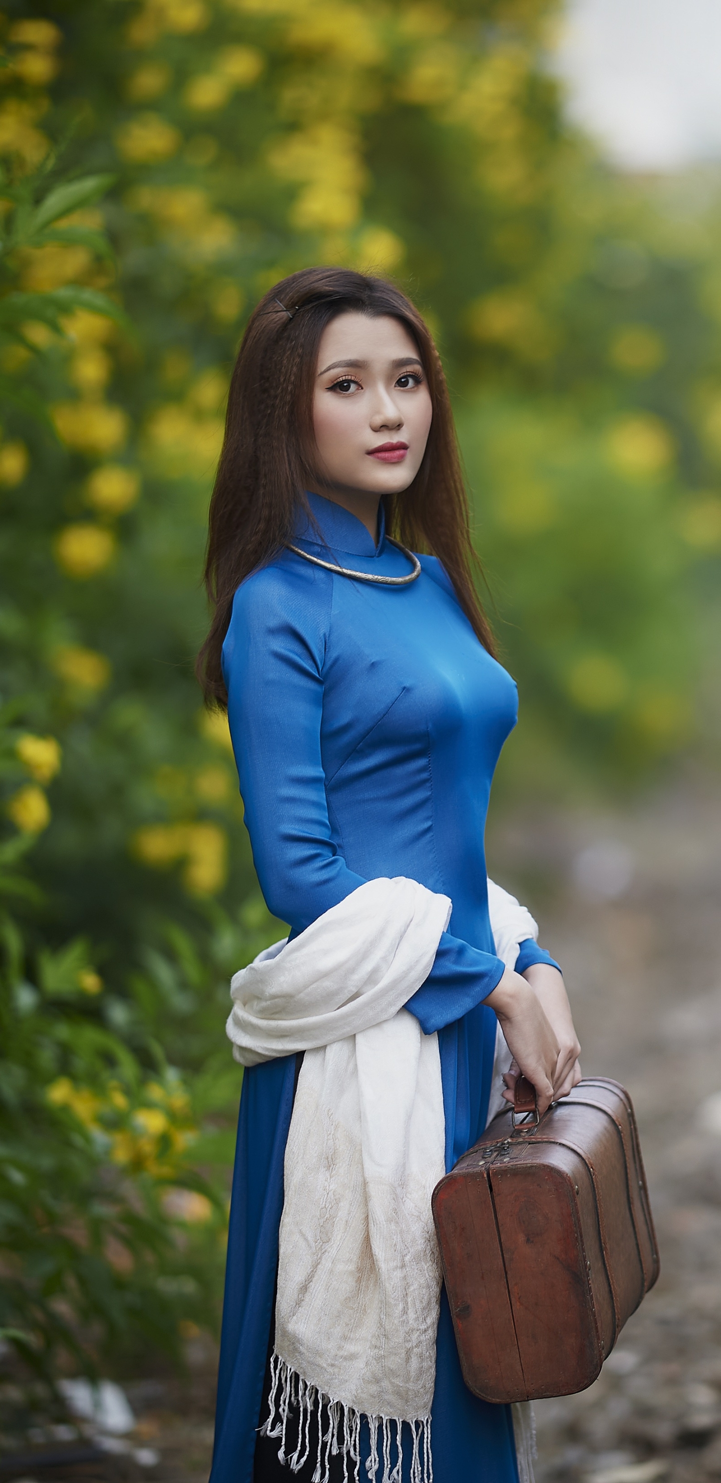 Download mobile wallpaper Brunette, Women, Asian, Blue Dress for free.