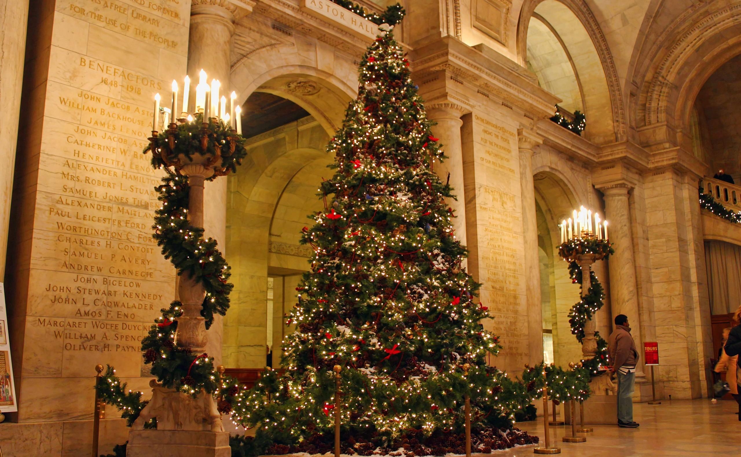 142345 Bild herunterladen weihnachtsbaum, feiertage, weihnachten, kerzen, urlaub, säulen, spalte, palast - Hintergrundbilder und Bildschirmschoner kostenlos