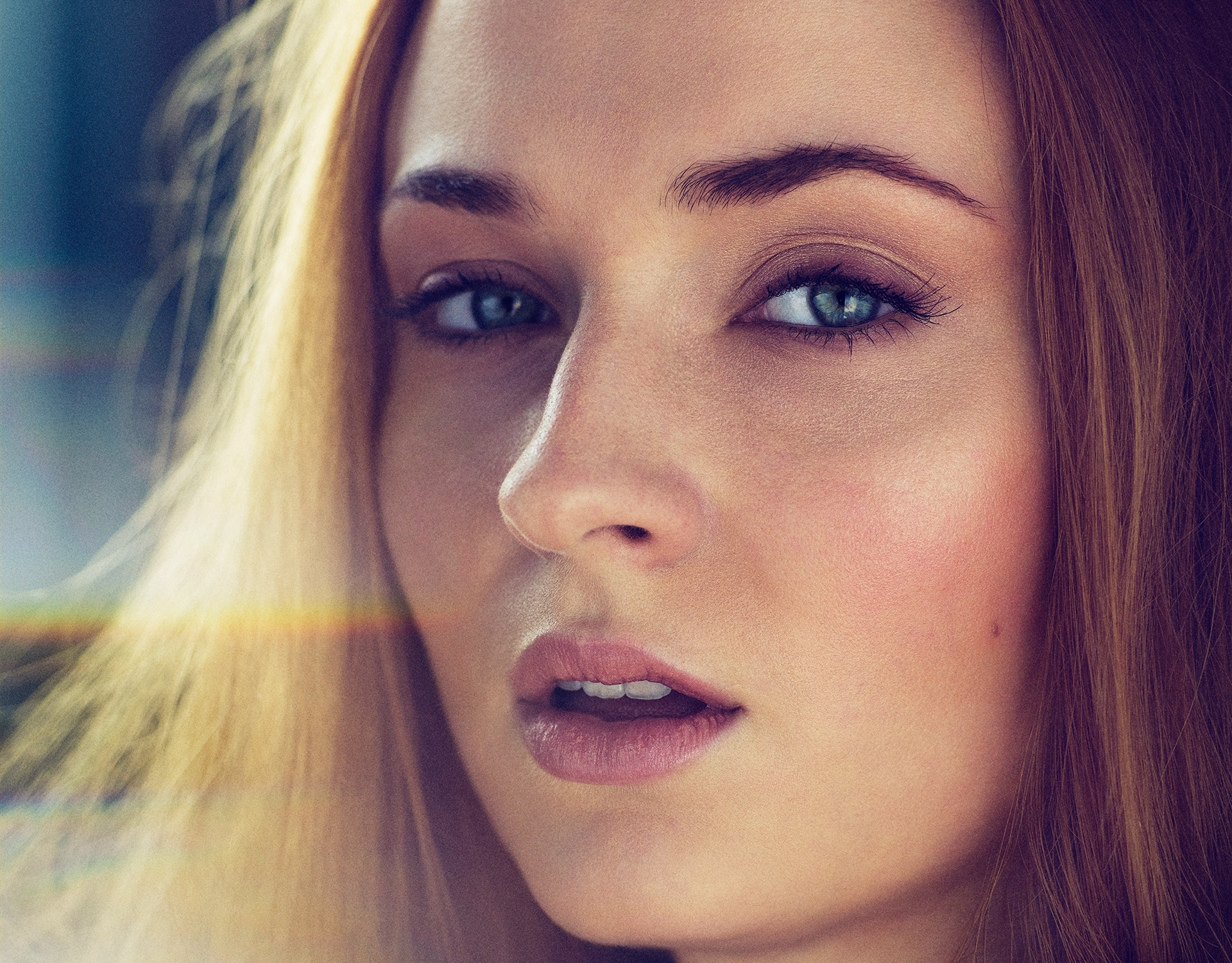 Download mobile wallpaper Redhead, English, Face, Blue Eyes, Celebrity, Actress, Sophie Turner for free.
